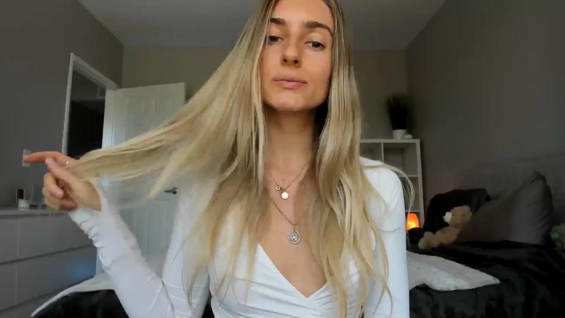 Gallery image thumbnail from Vodka_Queen's myfreecams stream on, 05/15/2025, 22:07 image 10 of 20