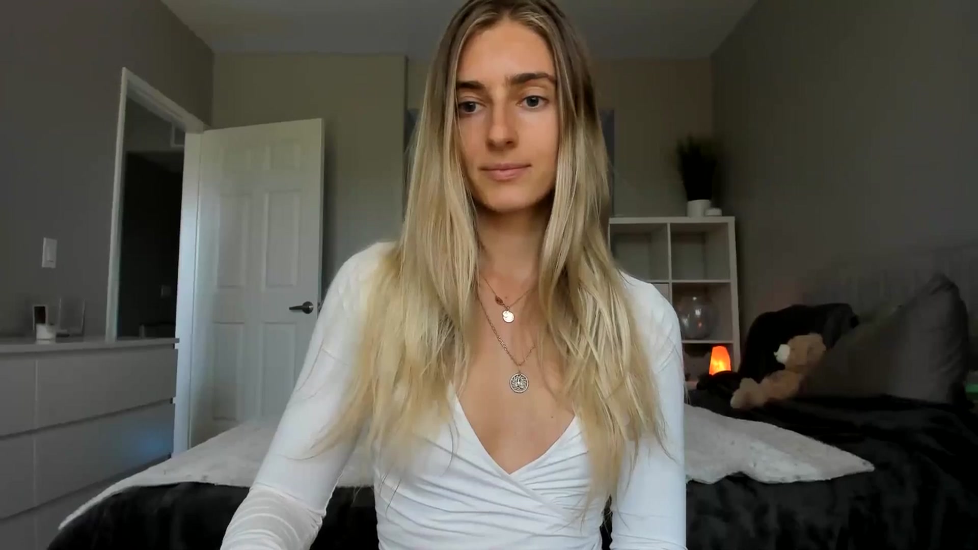 Gallery image thumbnail from Vodka_Queen's myfreecams stream on, 05/15/2025, 22:07 image 18 of 20