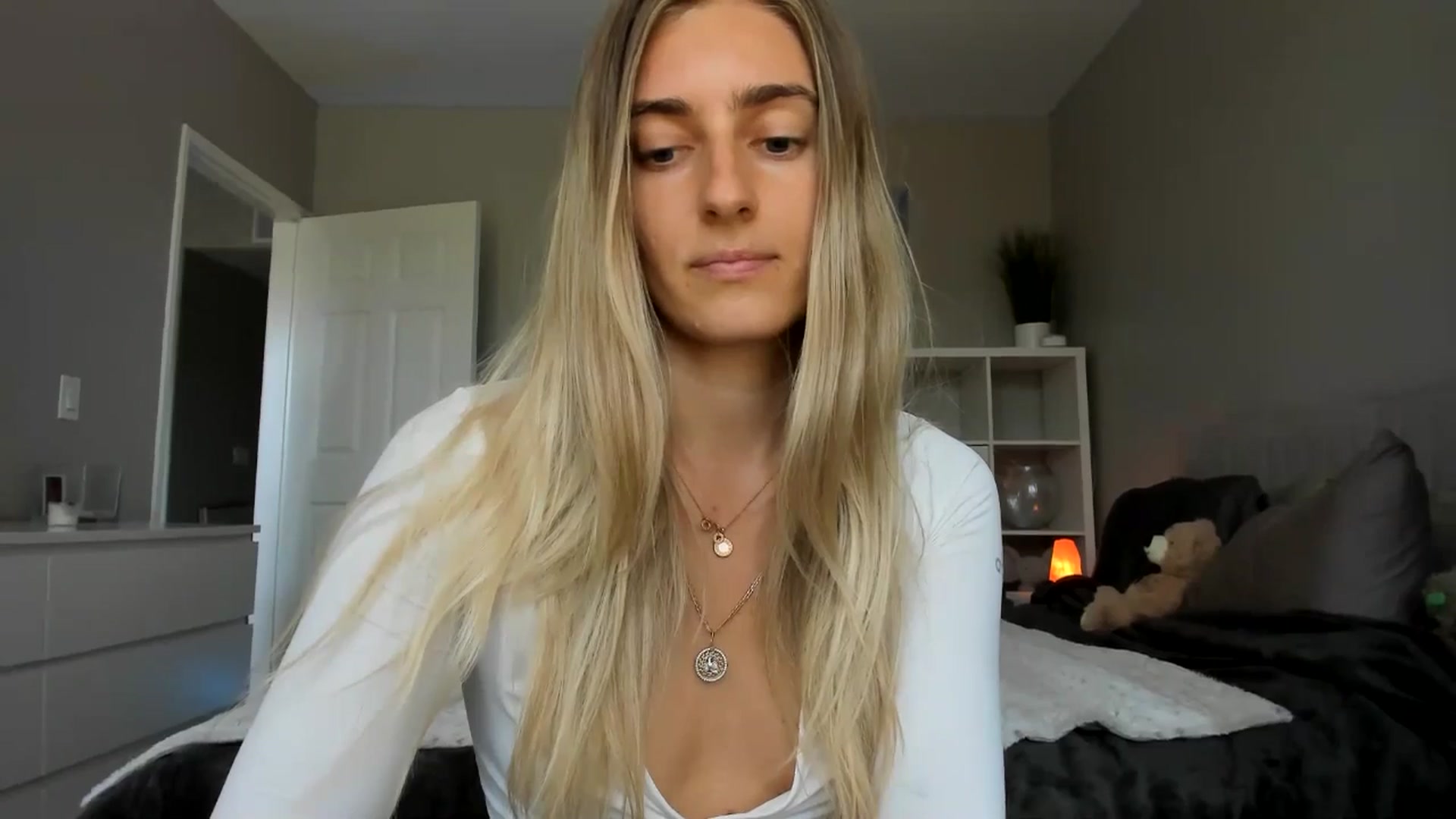 Gallery image thumbnail from Vodka_Queen's myfreecams stream on, 05/15/2025, 22:07 image 14 of 20
