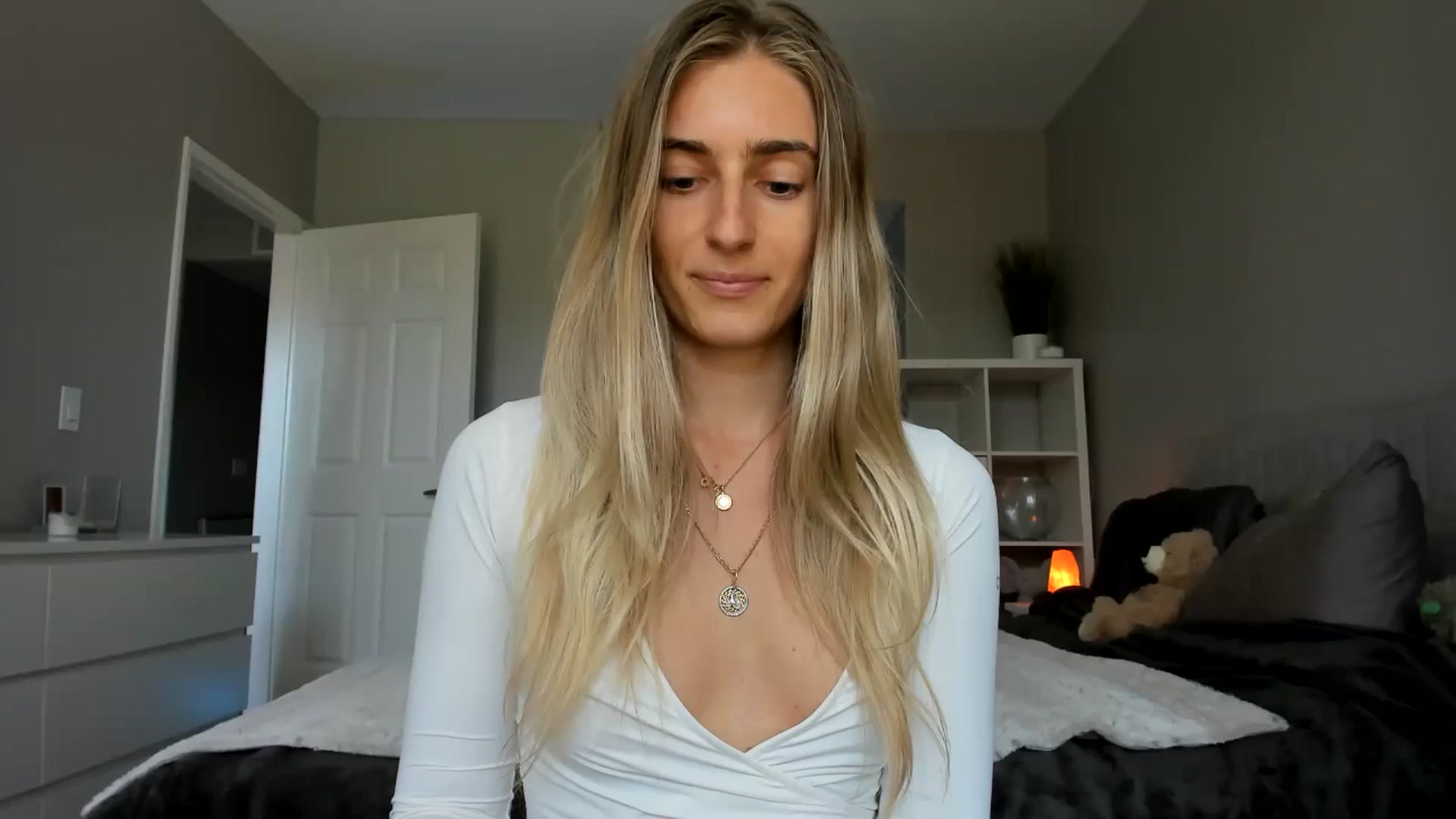 Gallery image thumbnail from Vodka_Queen's myfreecams stream on, 05/15/2025, 22:07 image 9 of 20