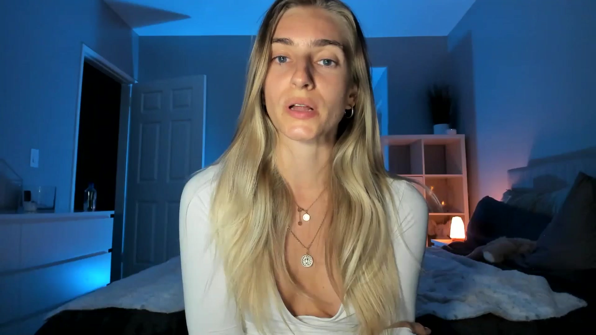 Gallery image thumbnail from Vodka_Queen's myfreecams stream on, 05/16/2025, 07:19 image 9 of 20