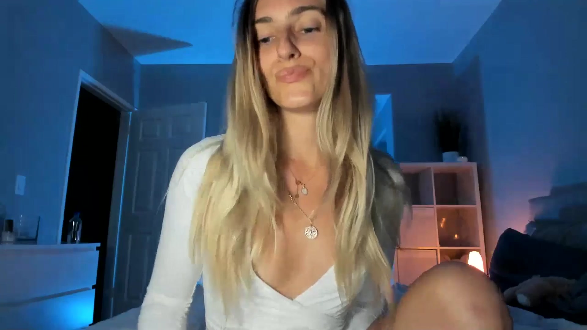 Gallery image thumbnail from Vodka_Queen's myfreecams stream on, 05/16/2025, 07:19 image 13 of 20