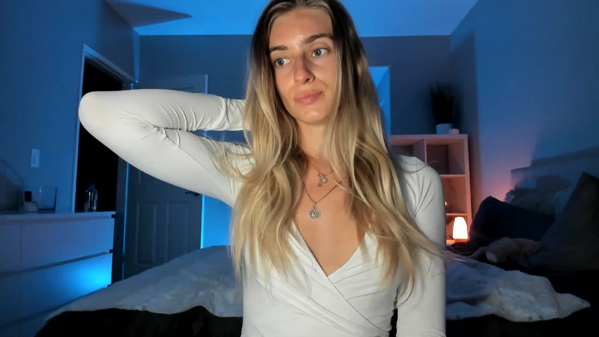 Gallery image thumbnail from Vodka_Queen's myfreecams stream on, 05/16/2025, 07:19 image 7 of 20