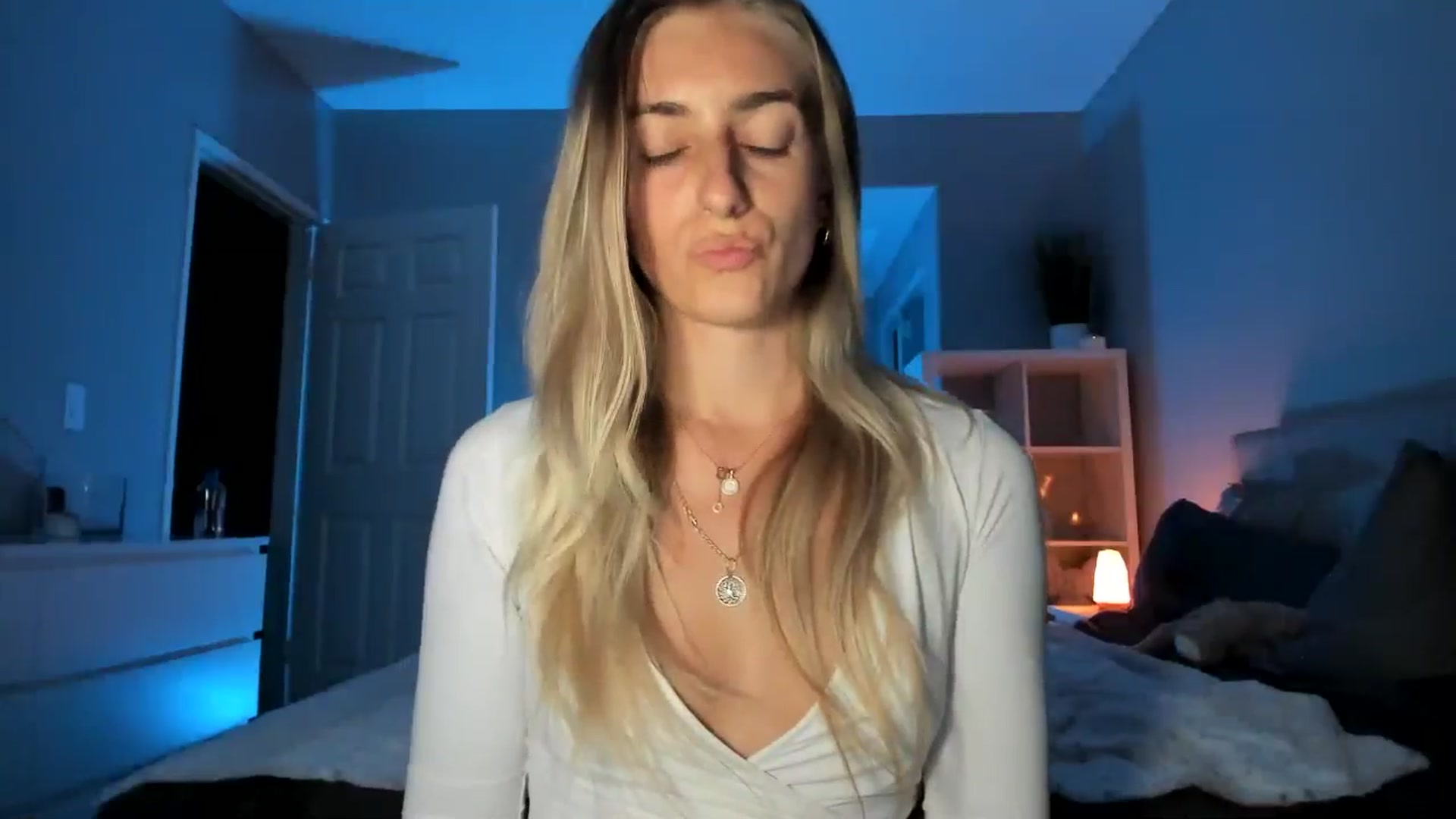 Gallery image thumbnail from Vodka_Queen's myfreecams stream on, 05/16/2025, 07:19 image 11 of 20