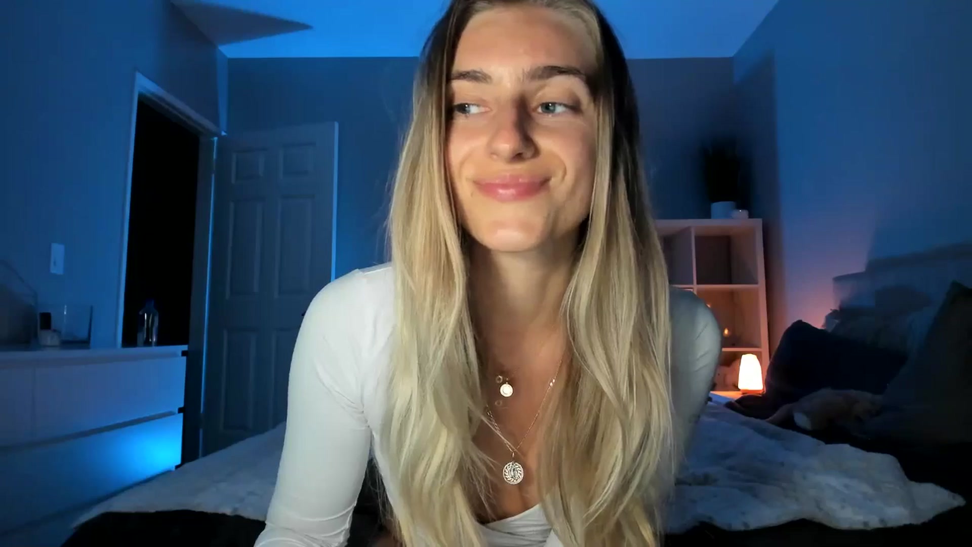 Gallery image thumbnail from Vodka_Queen's myfreecams stream on, 05/16/2025, 07:19 image 6 of 20