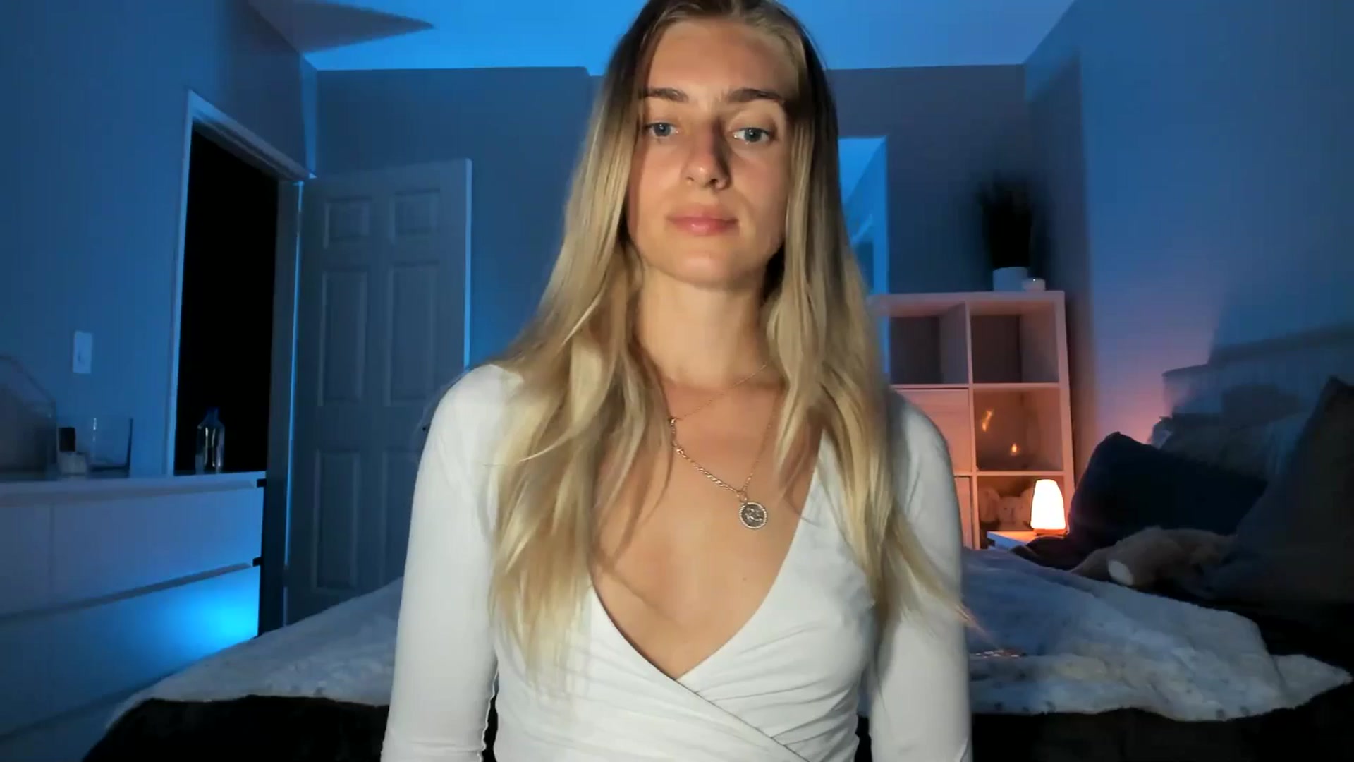 Gallery image thumbnail from Vodka_Queen's myfreecams stream on, 05/16/2025, 07:19 image 4 of 20