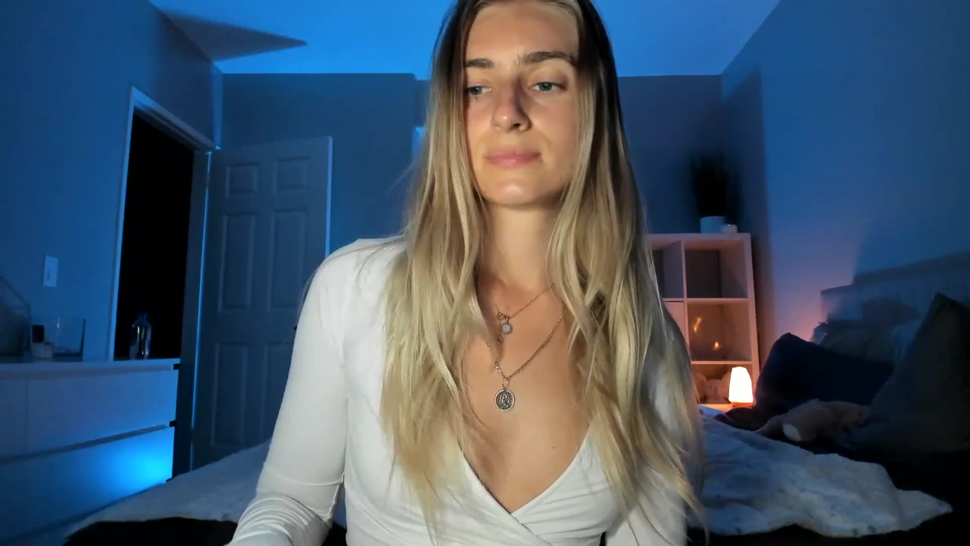 Gallery image thumbnail from Vodka_Queen's myfreecams stream on, 05/16/2025, 07:19 image 10 of 20
