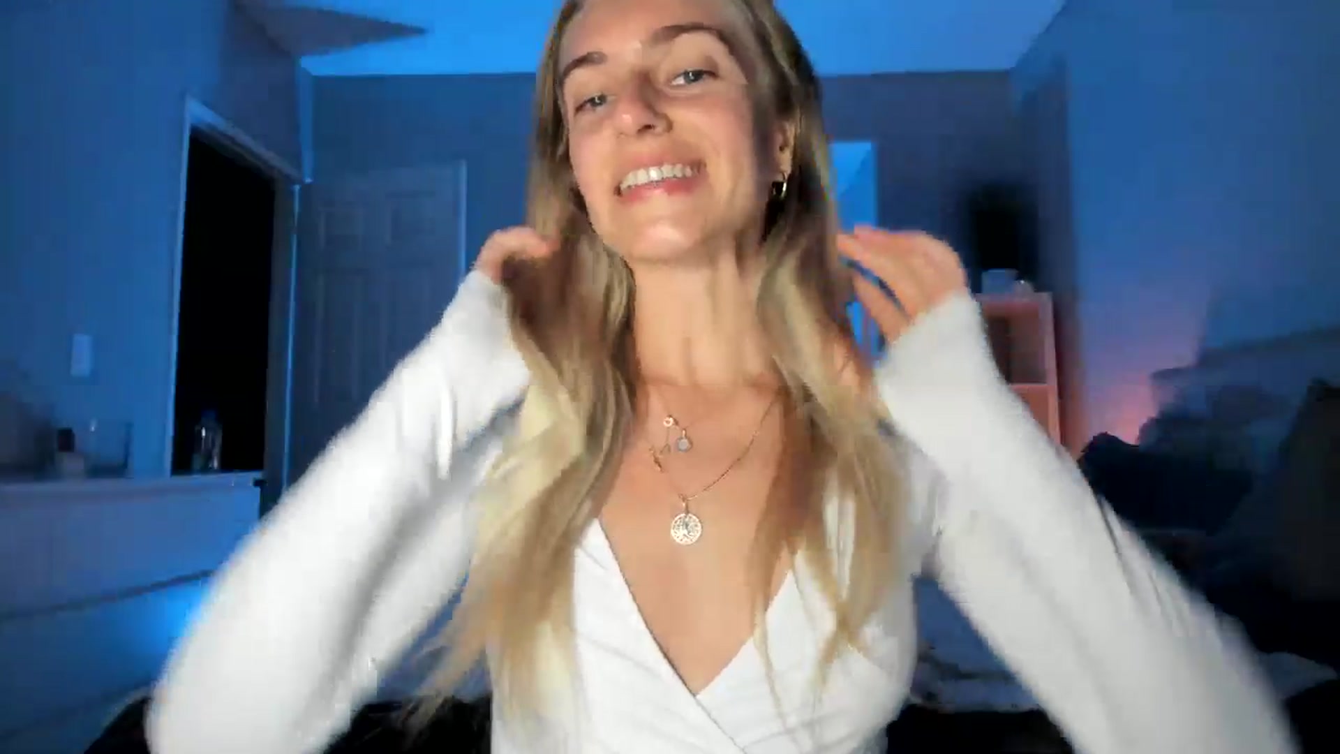 Gallery image thumbnail from Vodka_Queen's myfreecams stream on, 05/16/2025, 07:19 image 5 of 20