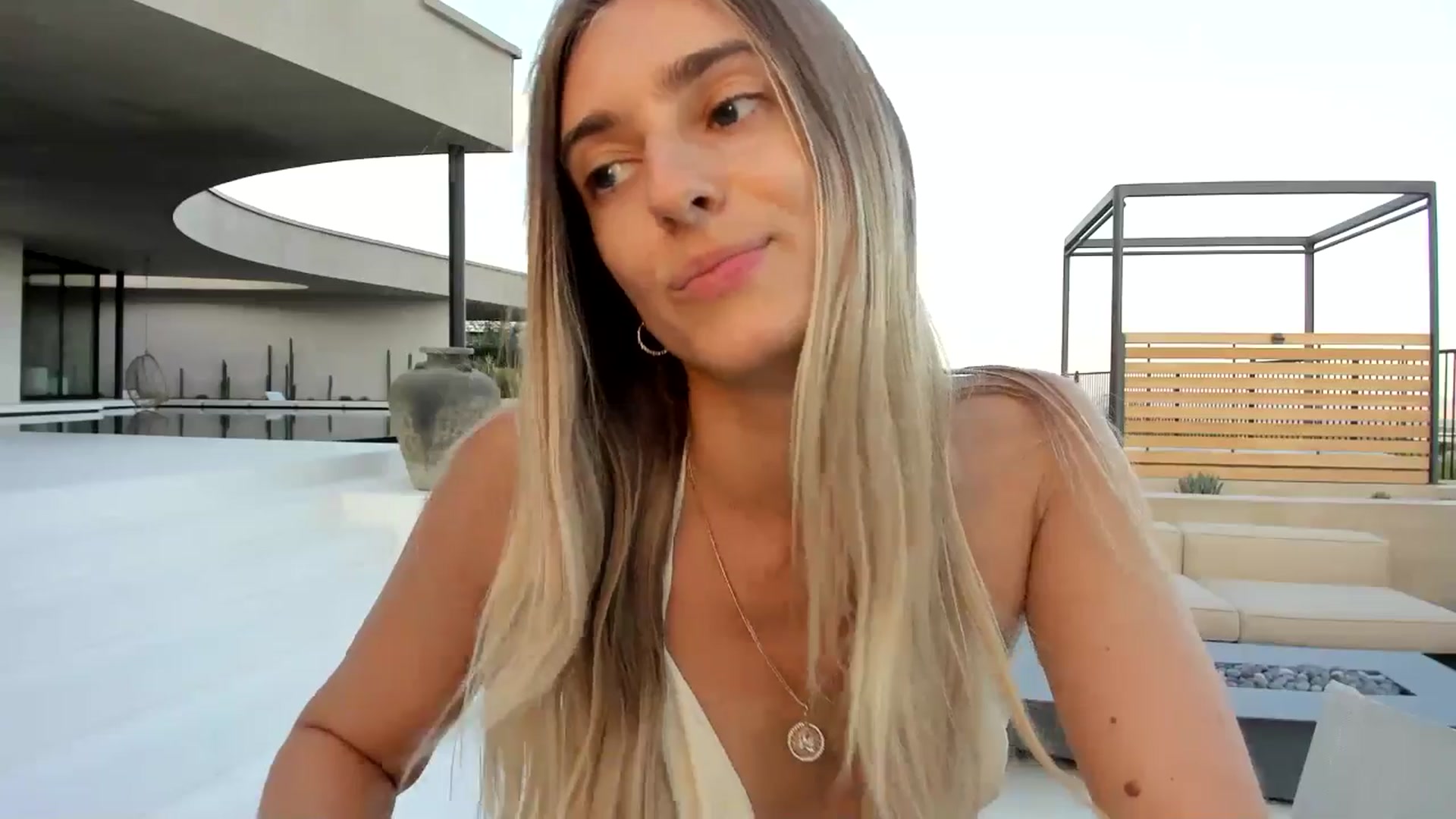 Gallery image thumbnail from Vodka_Queen's myfreecams stream on, 05/19/2025, 03:01 image 11 of 20