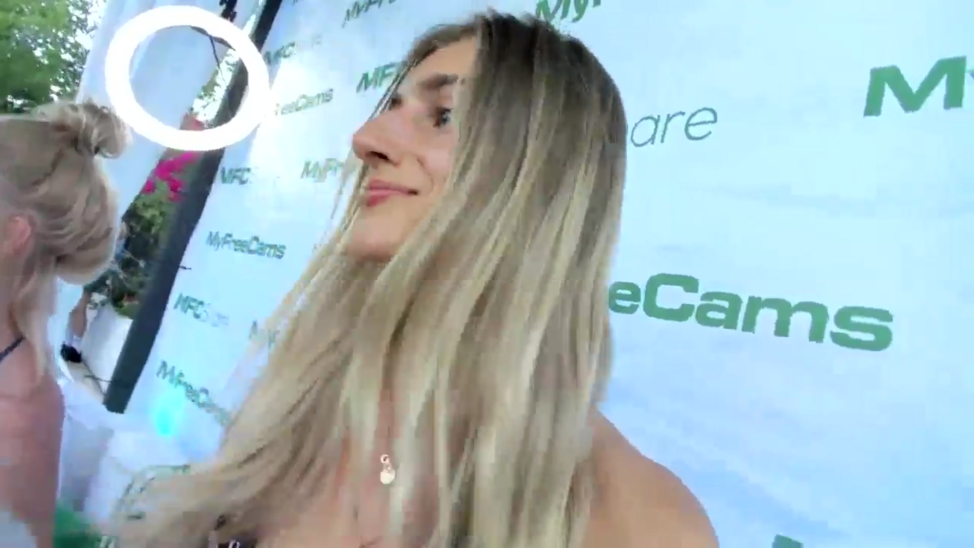 Gallery image thumbnail from Vodka_Queen's myfreecams stream on, 05/21/2025, 01:32 image 3 of 20