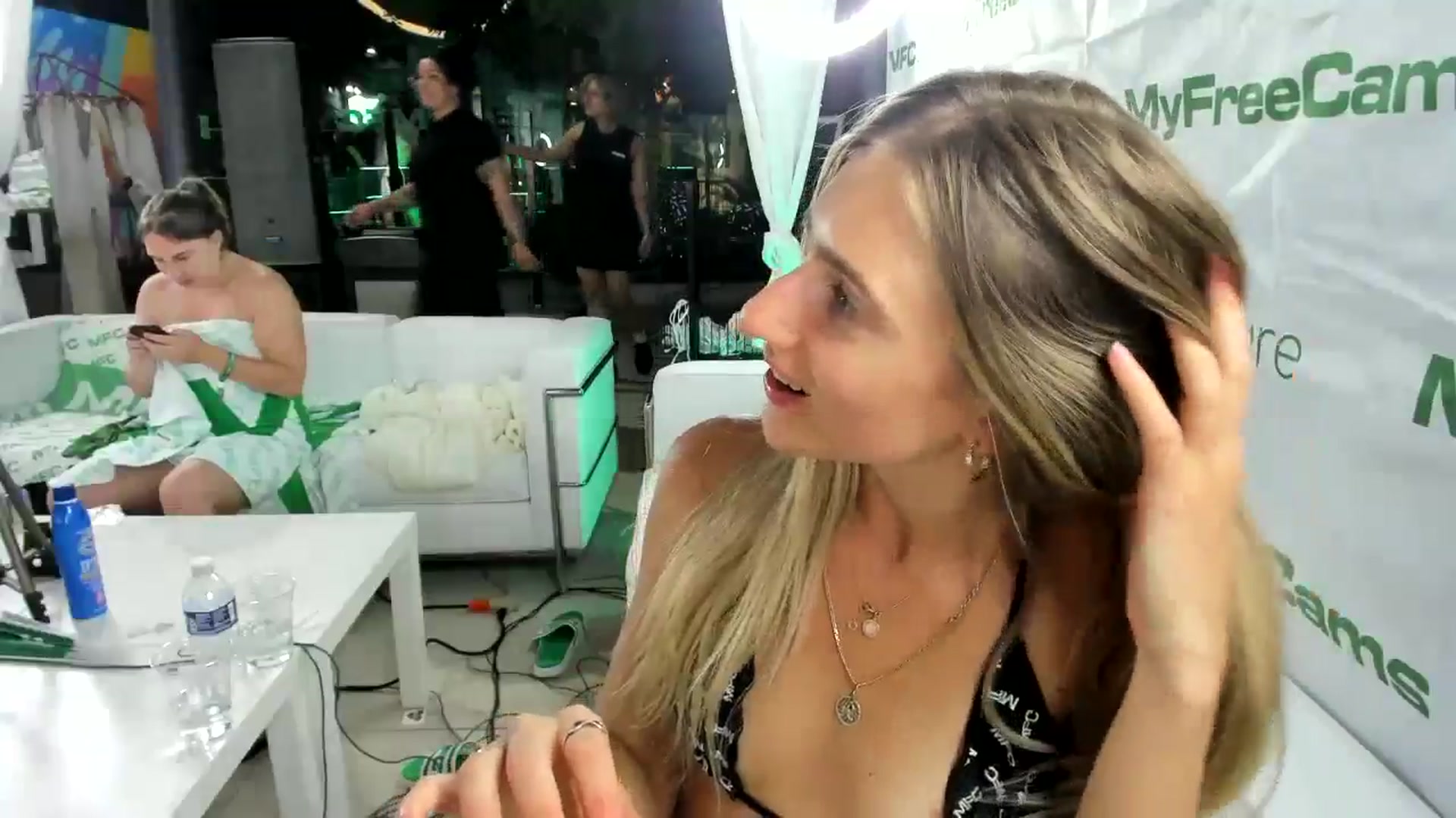 Gallery image thumbnail from Vodka_Queen's myfreecams stream on, 05/21/2025, 07:24 image 12 of 20