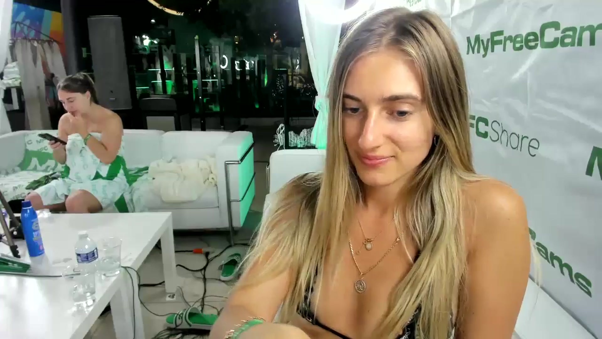 Gallery image thumbnail from Vodka_Queen's myfreecams stream on, 05/21/2025, 07:24 image 11 of 20