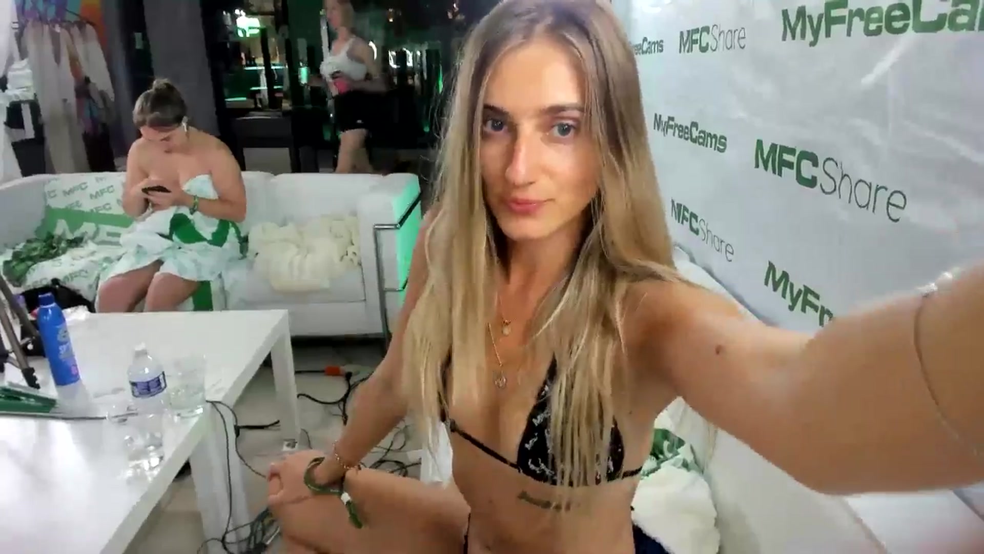 Gallery image thumbnail from Vodka_Queen's myfreecams stream on, 05/21/2025, 07:24 image 14 of 20