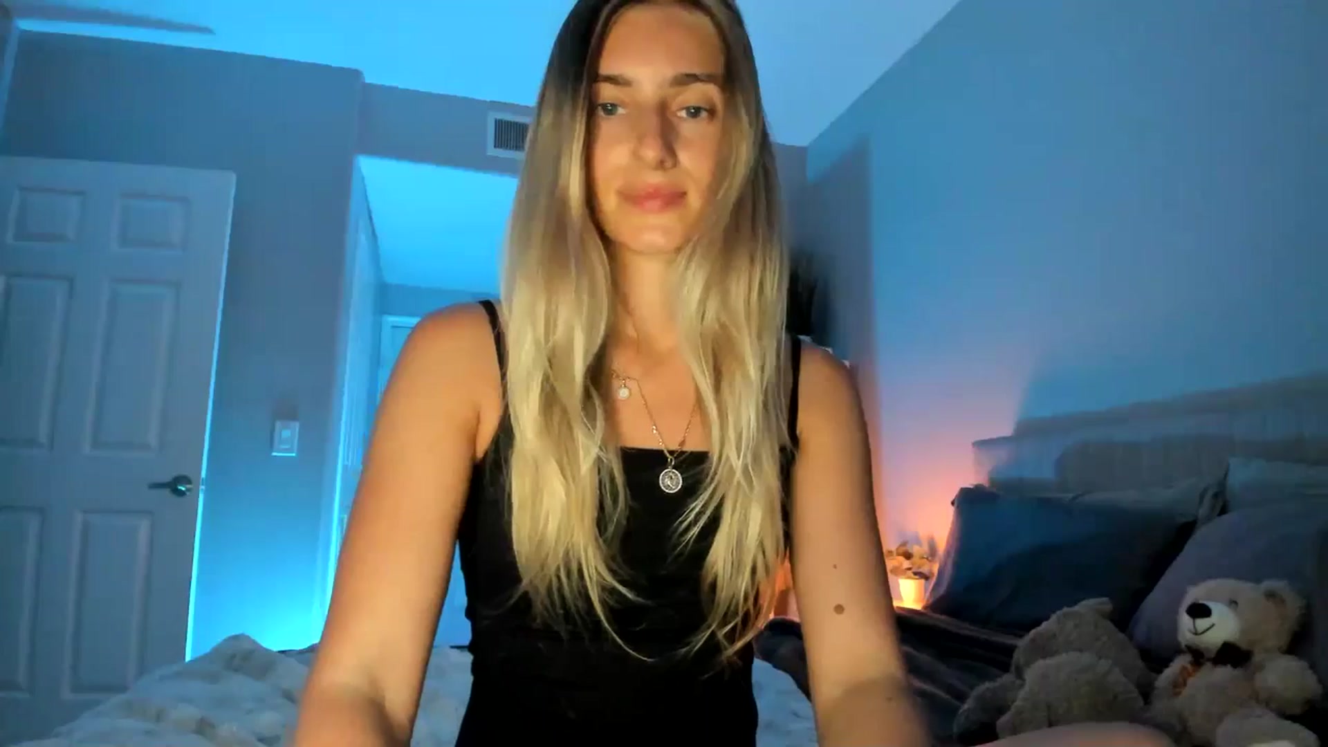 Gallery image thumbnail from Vodka_Queen's myfreecams stream on, 05/28/2025, 07:31 image 11 of 20