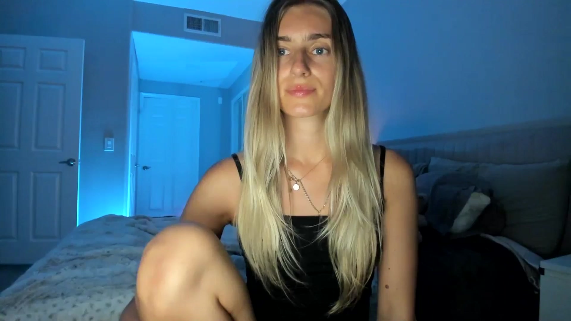 Gallery image thumbnail from Vodka_Queen's myfreecams stream on, 05/28/2025, 07:31 image 5 of 20