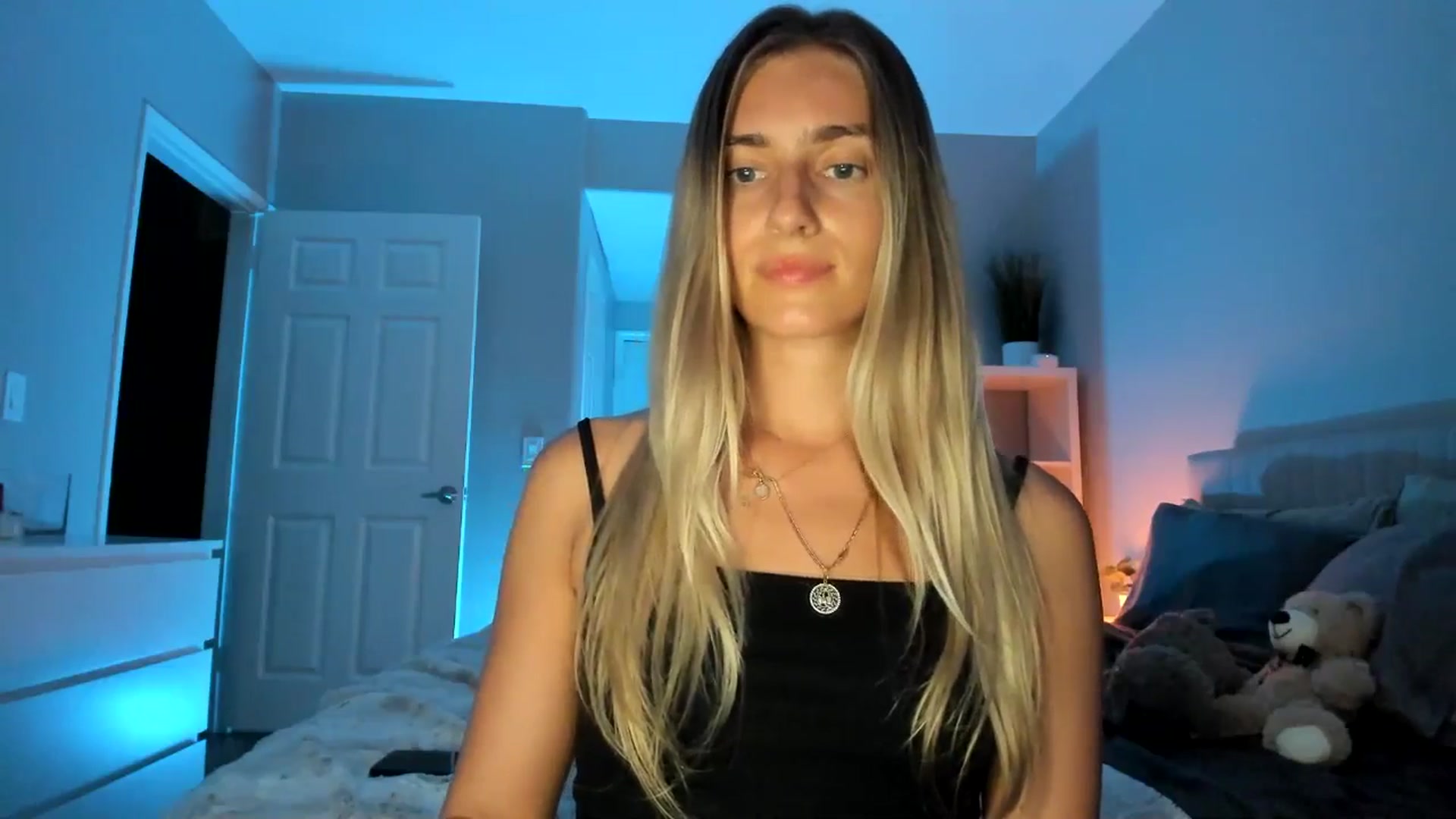 Gallery image thumbnail from Vodka_Queen's myfreecams stream on, 05/28/2025, 07:31 image 14 of 20