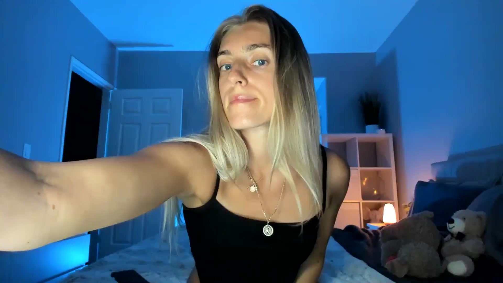Gallery image thumbnail from Vodka_Queen's myfreecams stream on, 05/28/2025, 07:31 image 1 of 20