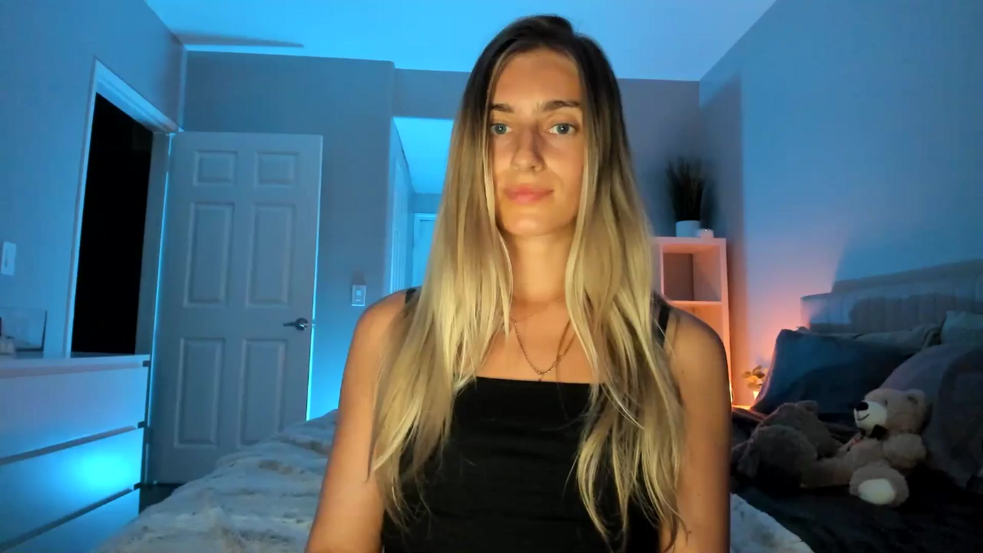 Gallery image thumbnail from Vodka_Queen's myfreecams stream on, 05/28/2025, 07:31 image 19 of 20