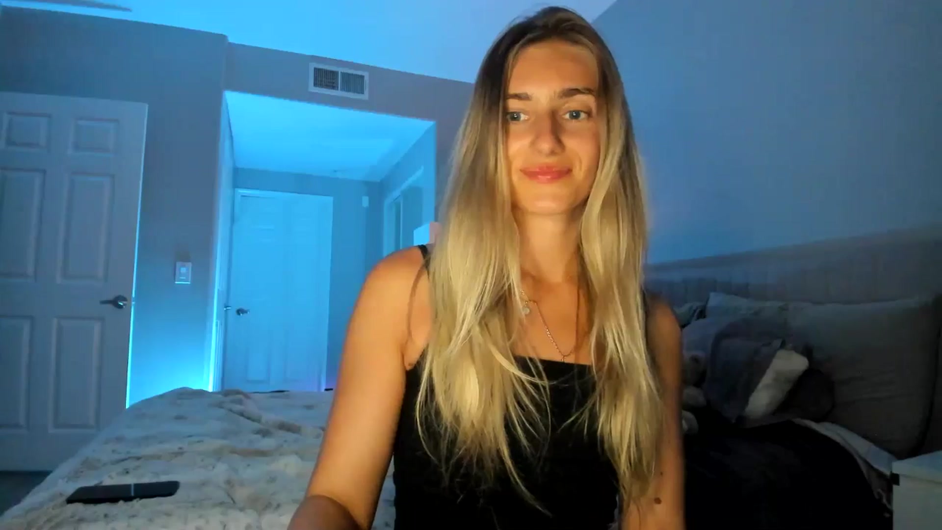 Gallery image thumbnail from Vodka_Queen's myfreecams stream on, 05/28/2025, 07:31 image 3 of 20