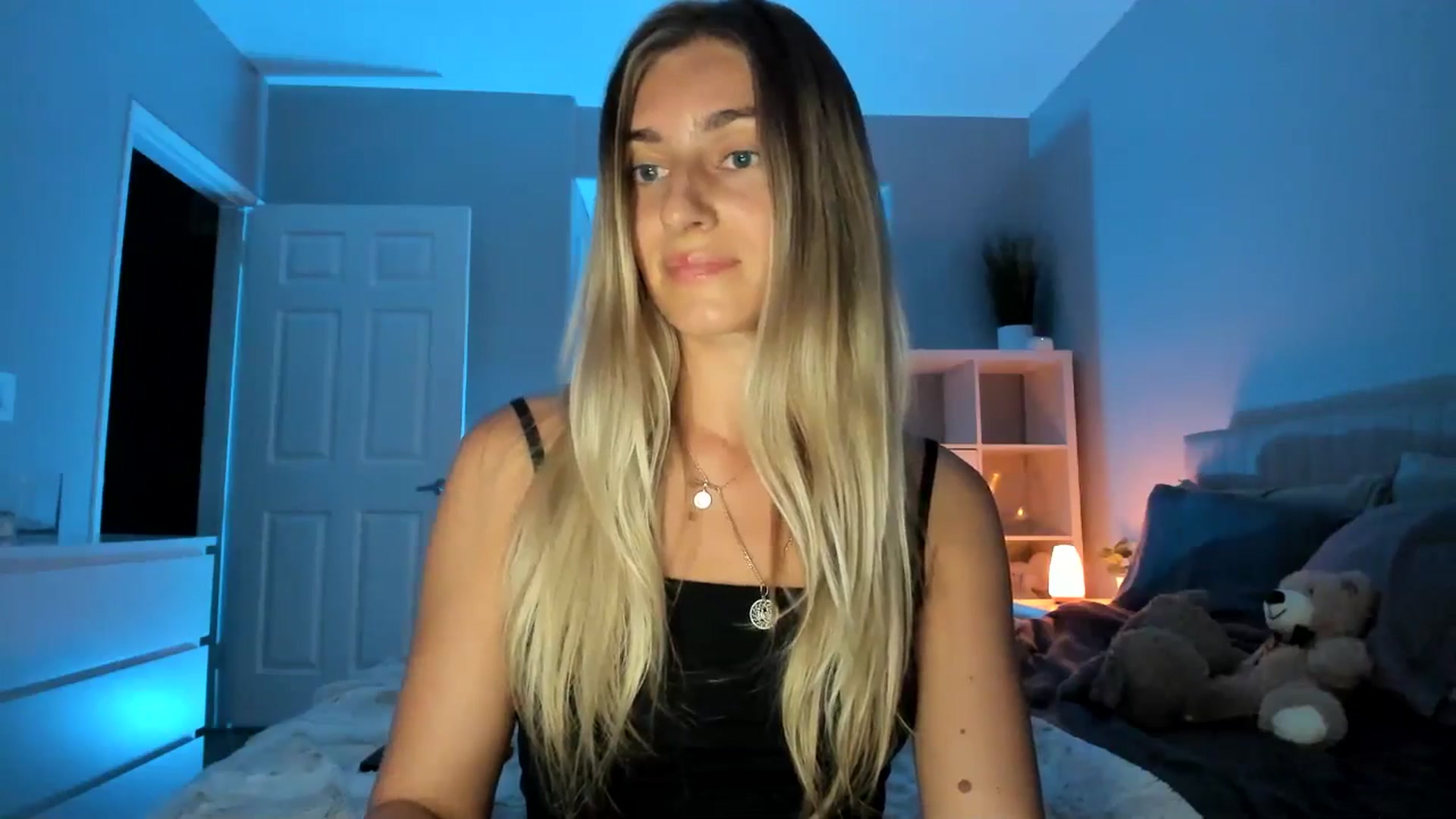 Gallery image thumbnail from Vodka_Queen's myfreecams stream on, 05/28/2025, 07:31 image 15 of 20