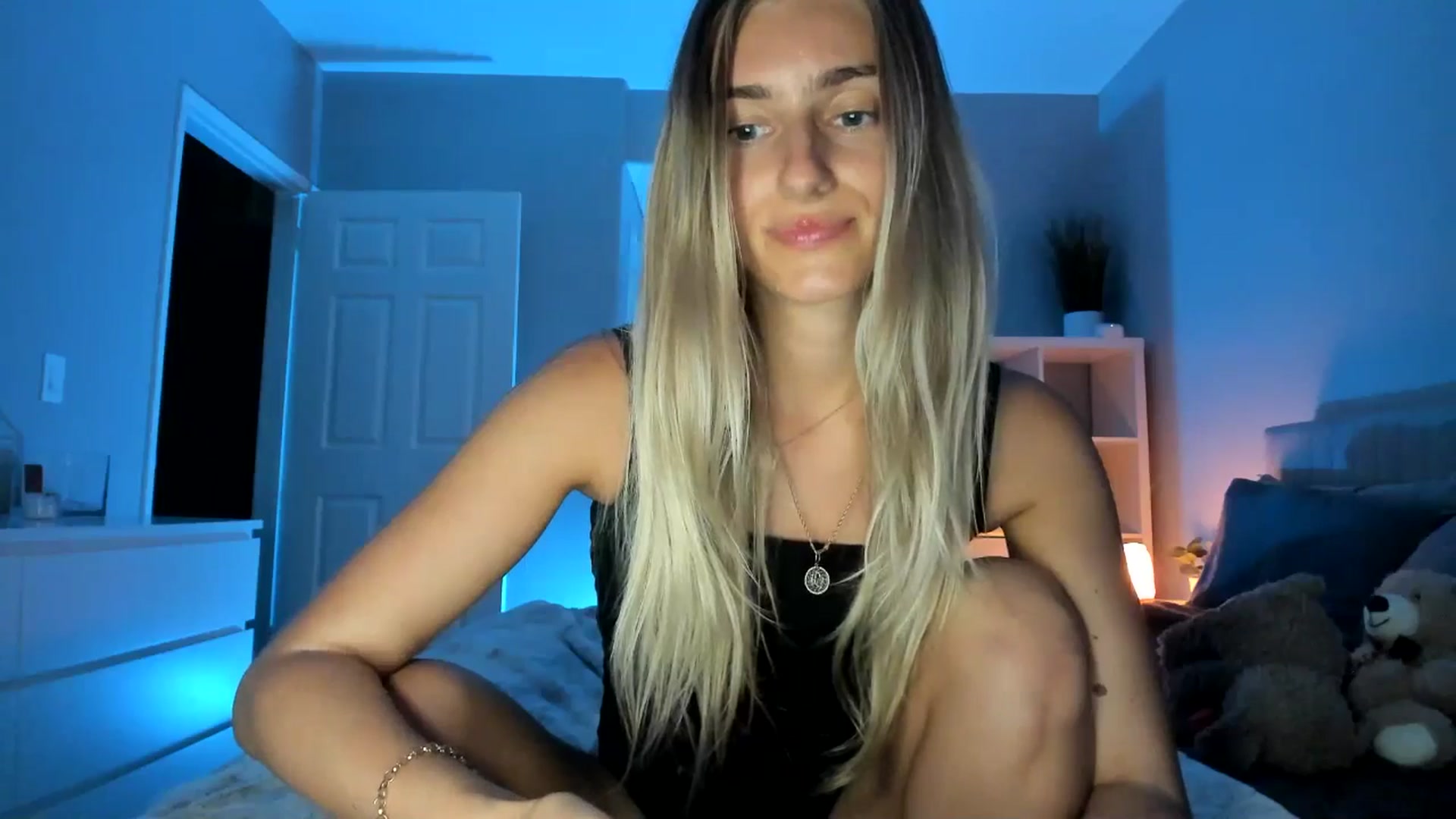 Gallery image thumbnail from Vodka_Queen's myfreecams stream on, 05/28/2025, 07:31 image 9 of 20