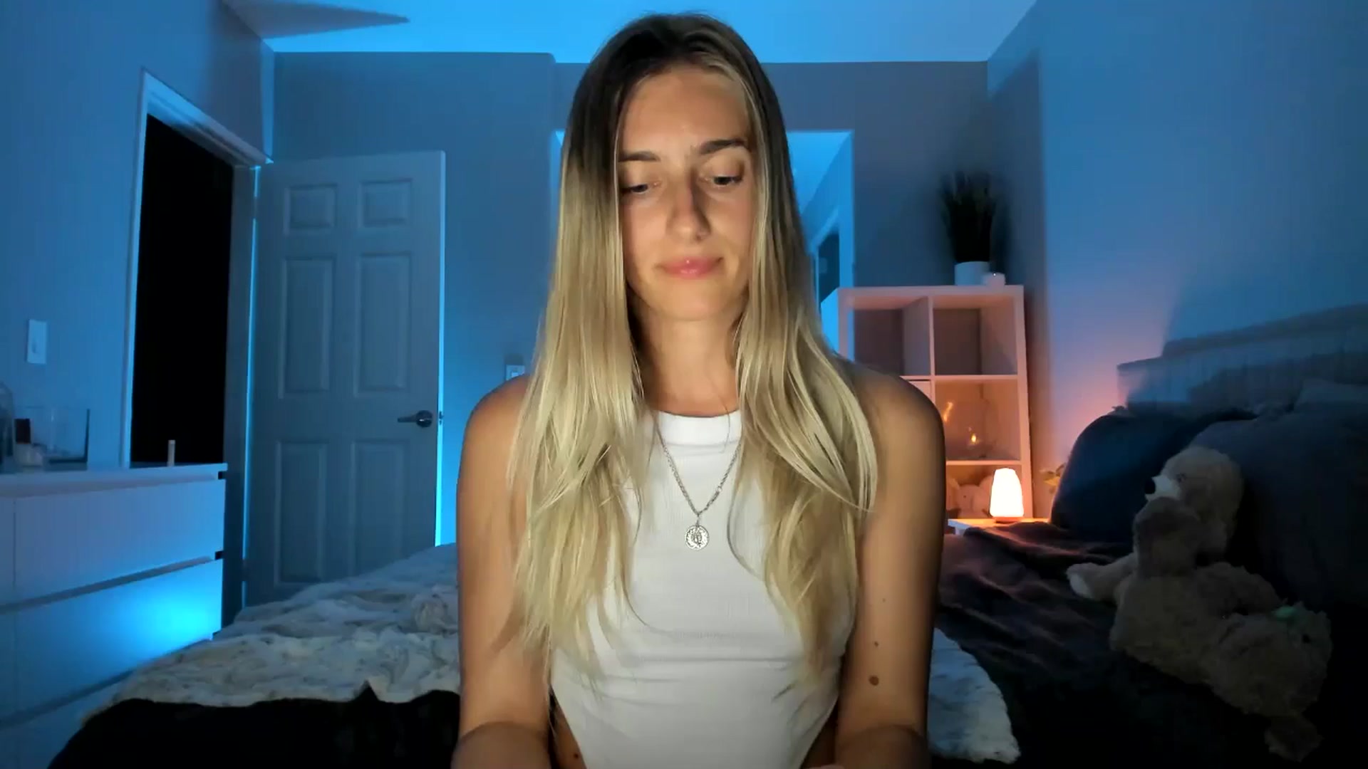 Gallery image thumbnail from Vodka_Queen's myfreecams stream on, 05/29/2025, 07:34 image 18 of 20
