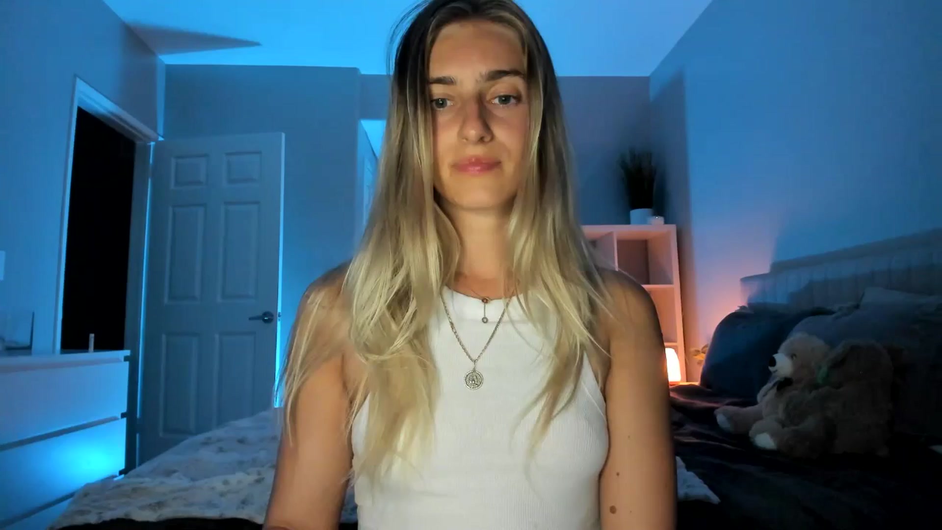 Gallery image thumbnail from Vodka_Queen's myfreecams stream on, 05/29/2025, 07:34 image 5 of 20