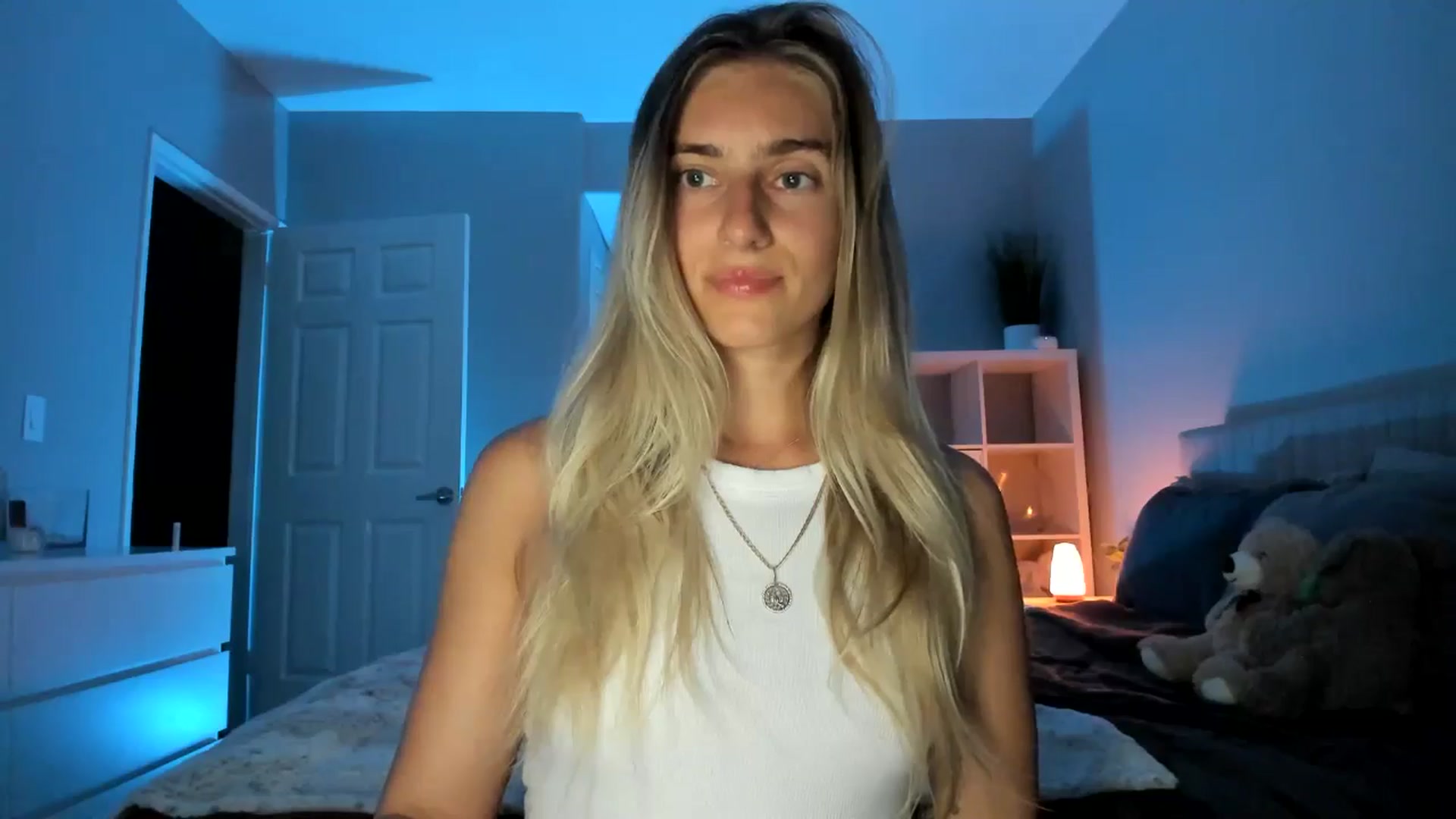 Gallery image thumbnail from Vodka_Queen's myfreecams stream on, 05/29/2025, 07:34 image 2 of 20