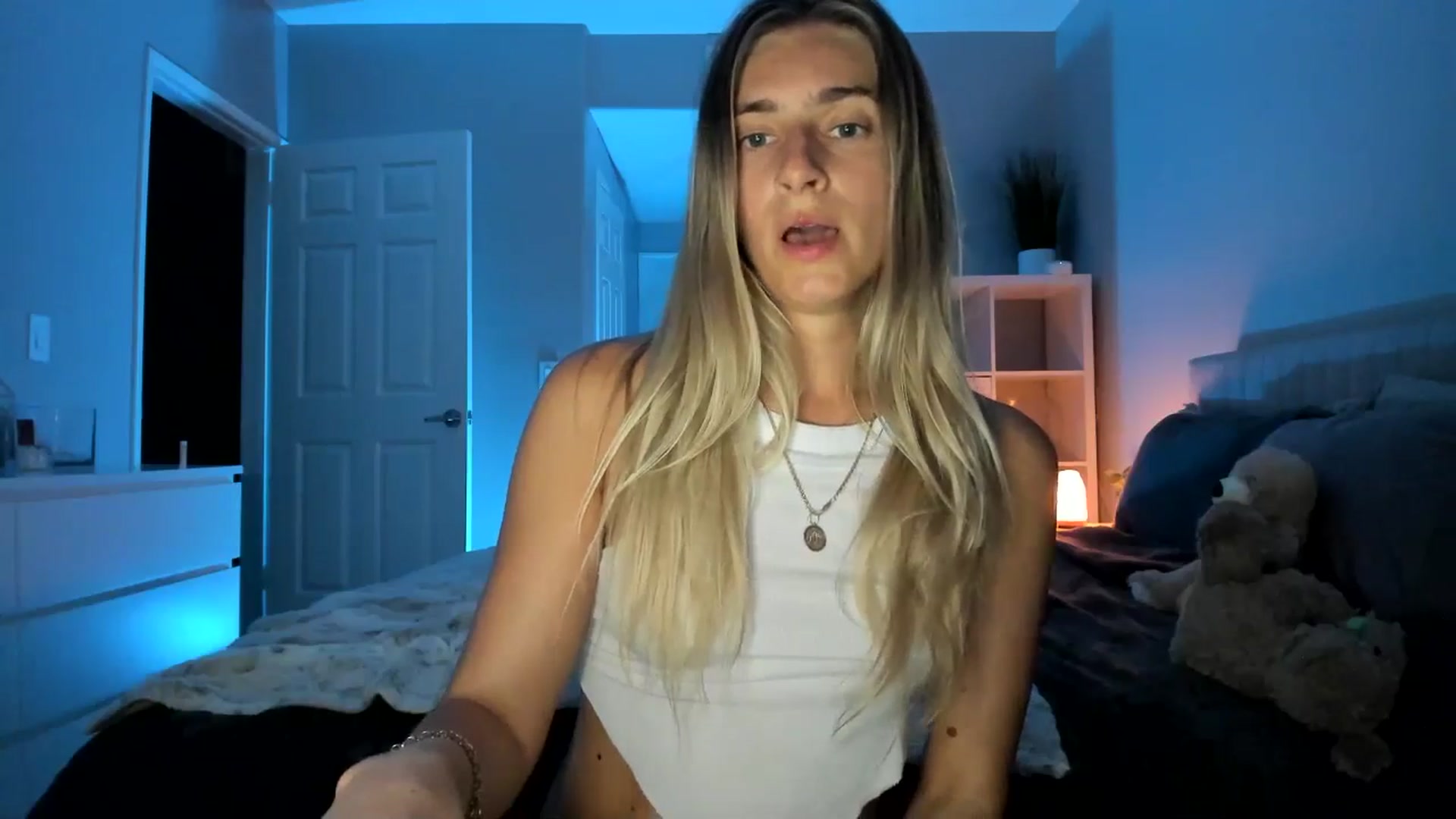 Gallery image thumbnail from Vodka_Queen's myfreecams stream on, 05/29/2025, 07:34 image 17 of 20