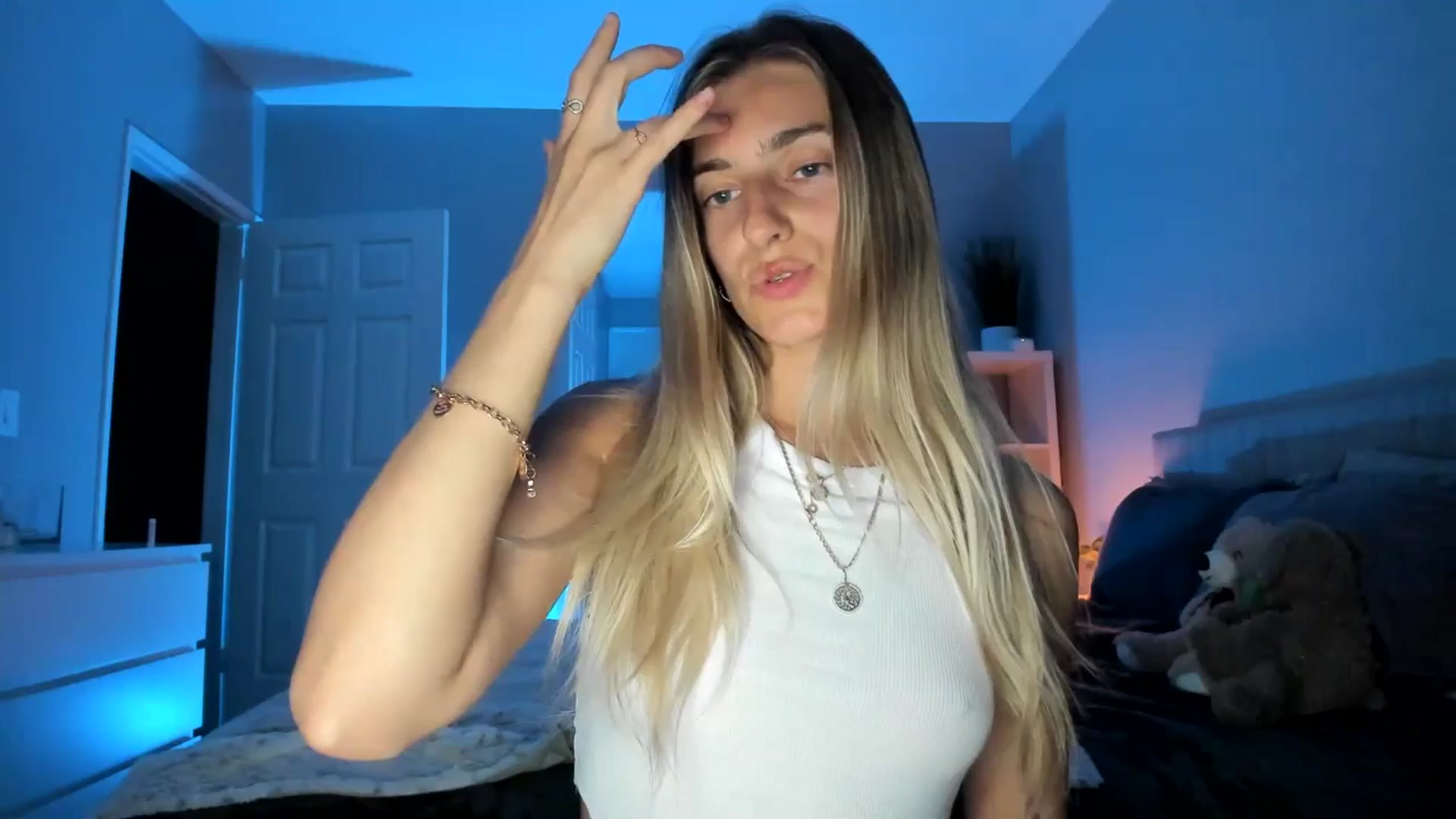 Gallery image thumbnail from Vodka_Queen's myfreecams stream on, 05/29/2025, 07:34 image 9 of 20