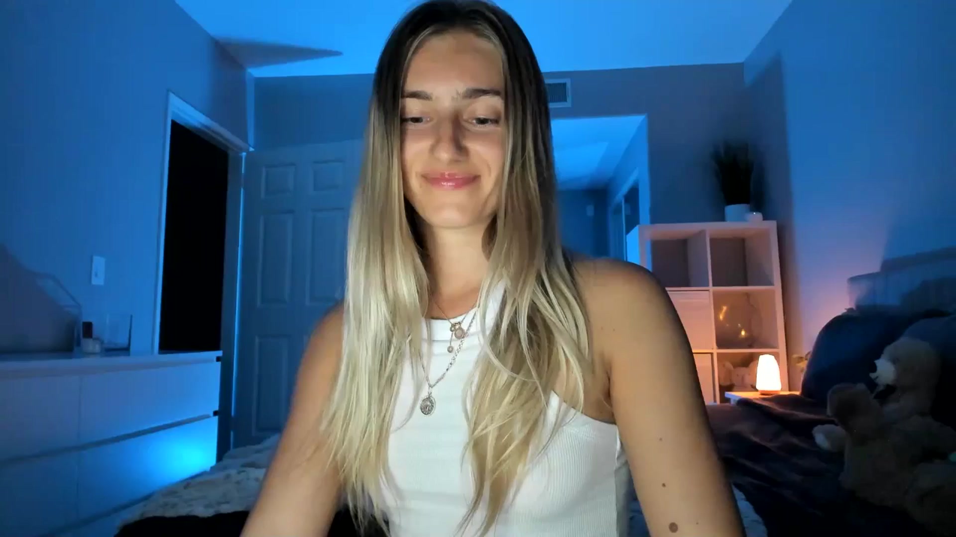Gallery image thumbnail from Vodka_Queen's myfreecams stream on, 05/29/2025, 07:34 image 19 of 20