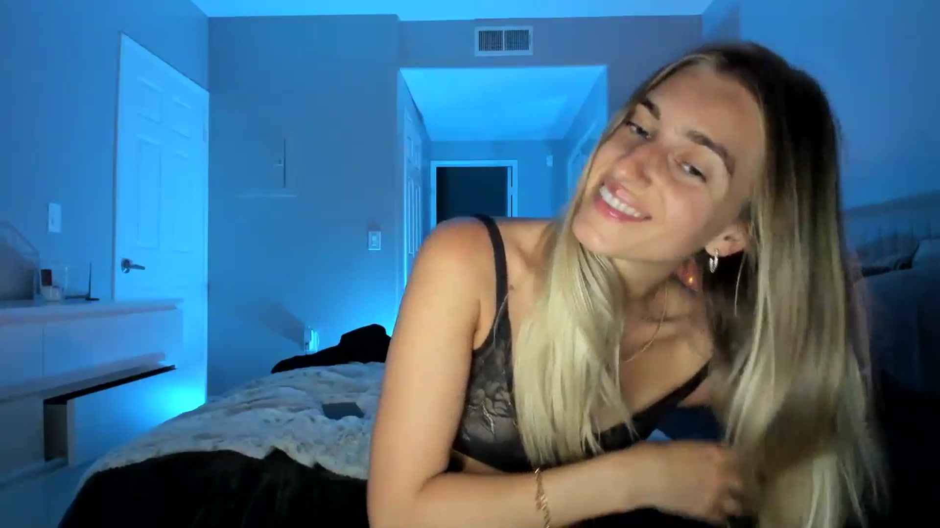 Gallery image thumbnail from Vodka_Queen's myfreecams stream on, 05/30/2025, 08:50 image 2 of 20