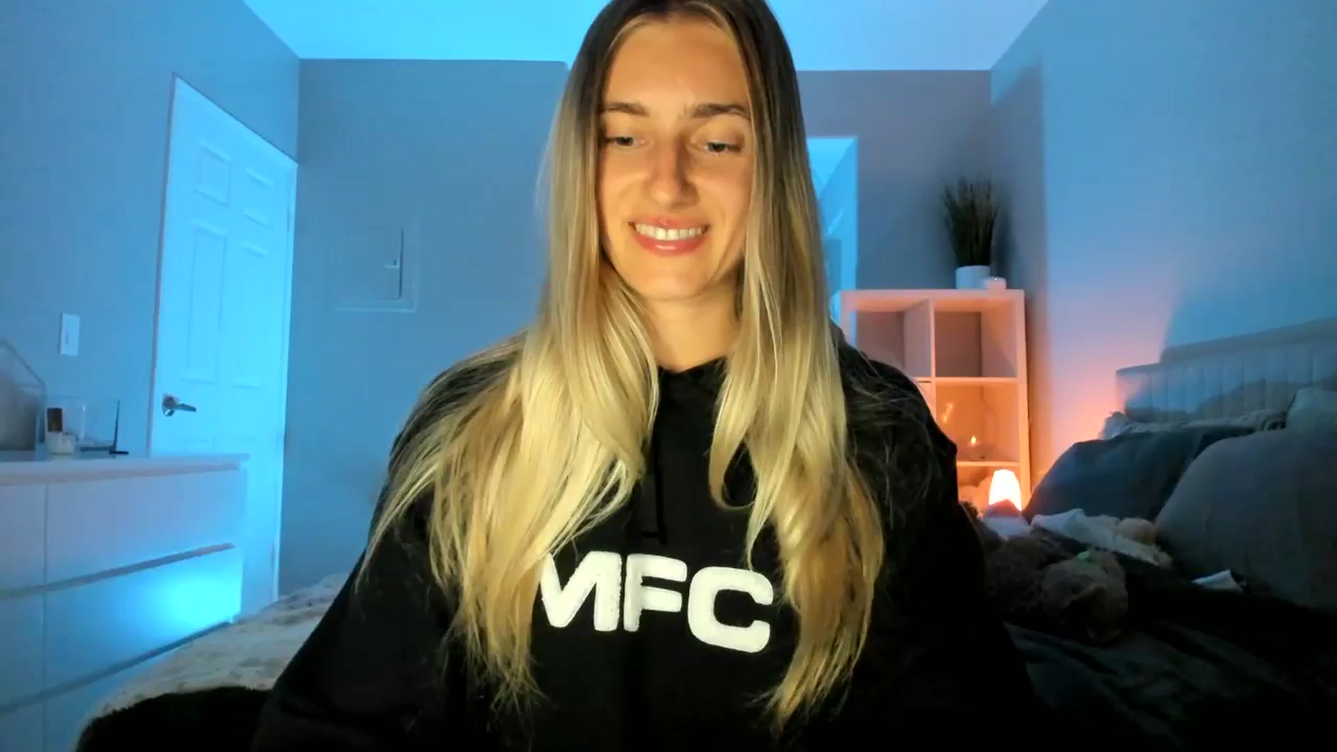 Gallery image thumbnail from Vodka_Queen's myfreecams stream on, 05/30/2025, 08:50 image 1 of 20