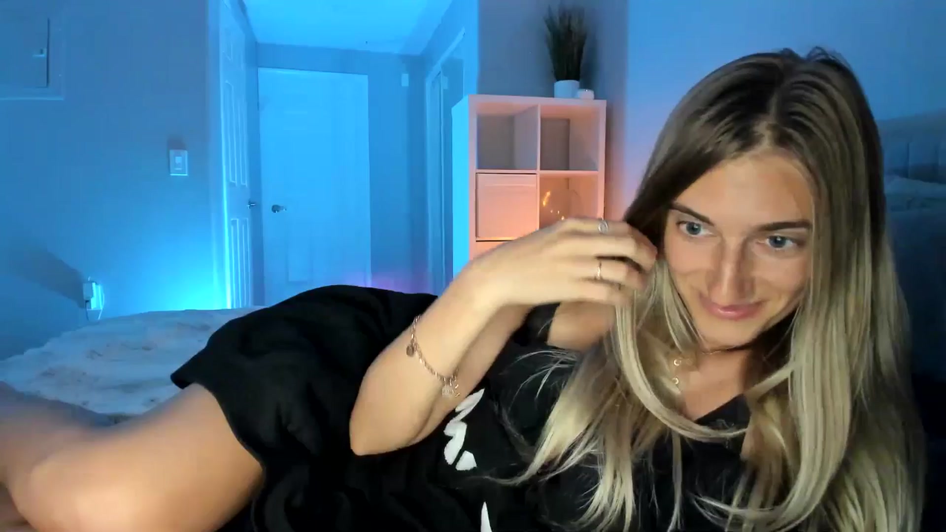 Gallery image thumbnail from Vodka_Queen's myfreecams stream on, 05/30/2025, 08:50 image 13 of 20