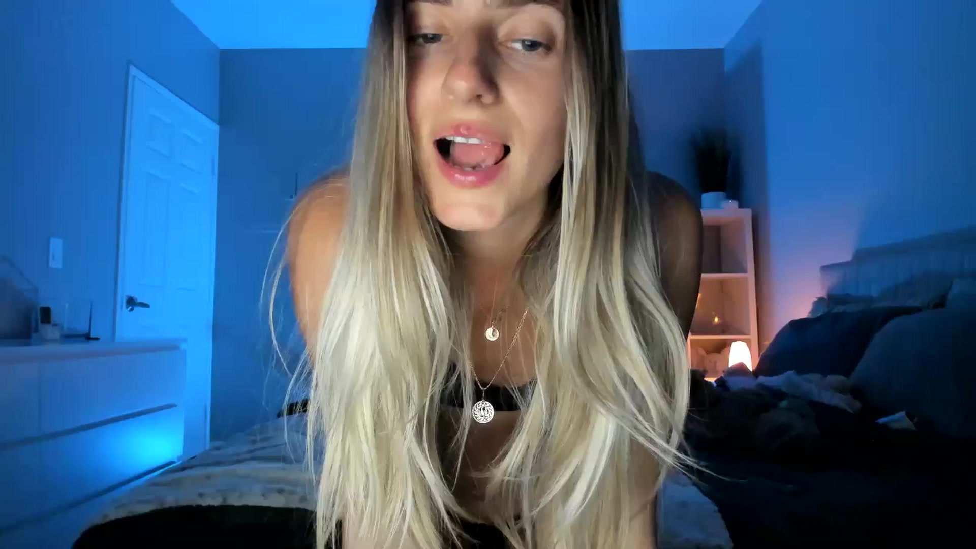 Gallery image thumbnail from Vodka_Queen's myfreecams stream on, 05/30/2025, 08:50 image 5 of 20