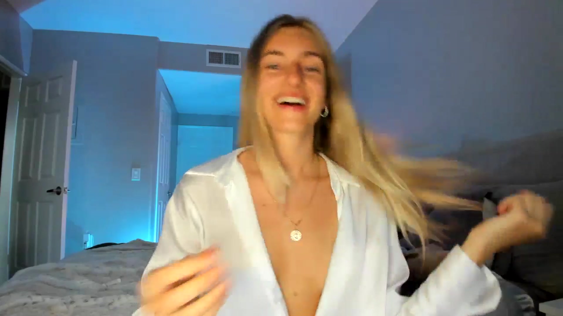 Gallery image thumbnail from Vodka_Queen's myfreecams stream on, 05/31/2025, 04:54 image 6 of 20