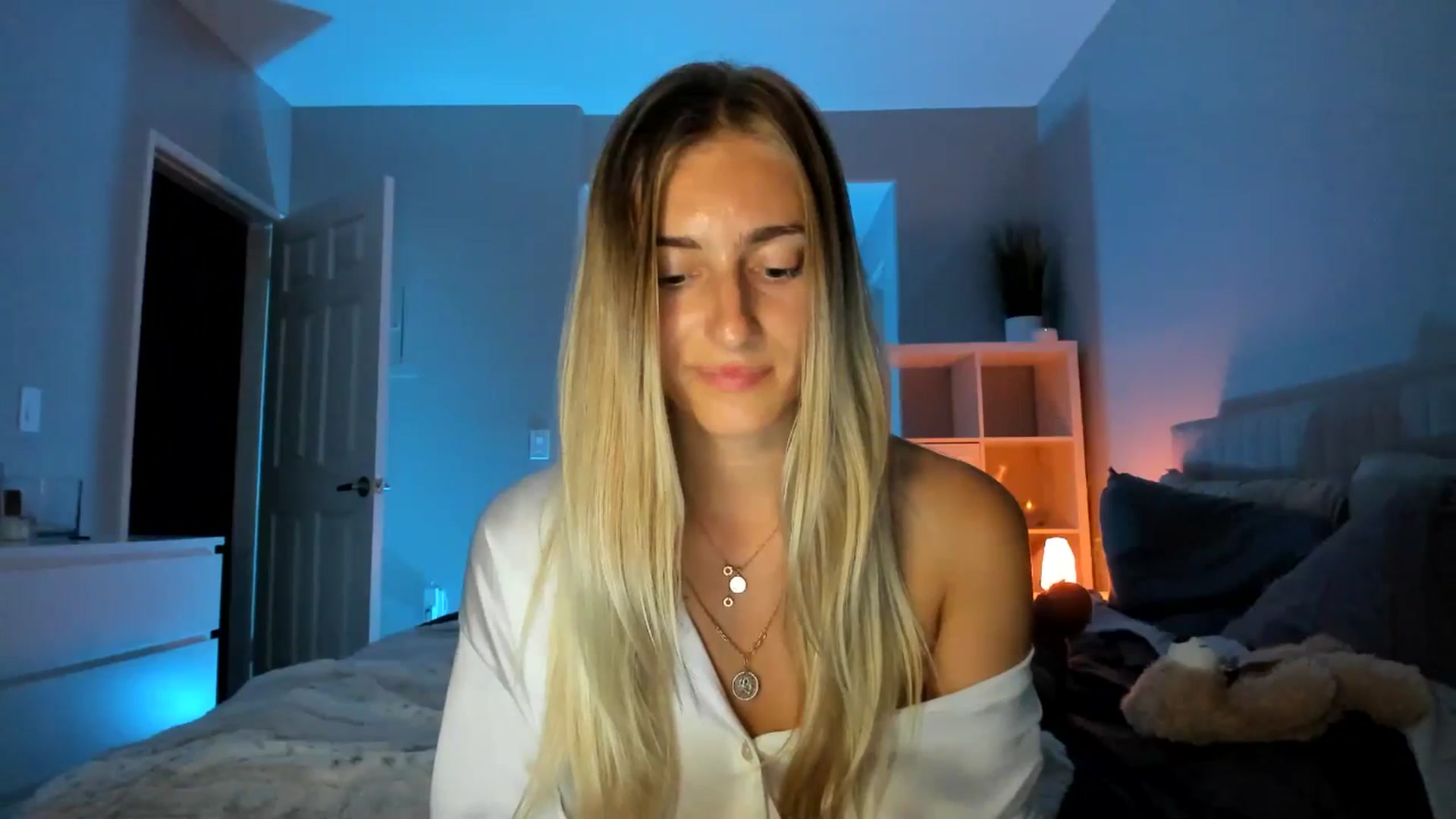 Gallery image thumbnail from Vodka_Queen's myfreecams stream on, 05/31/2025, 04:54 image 11 of 20