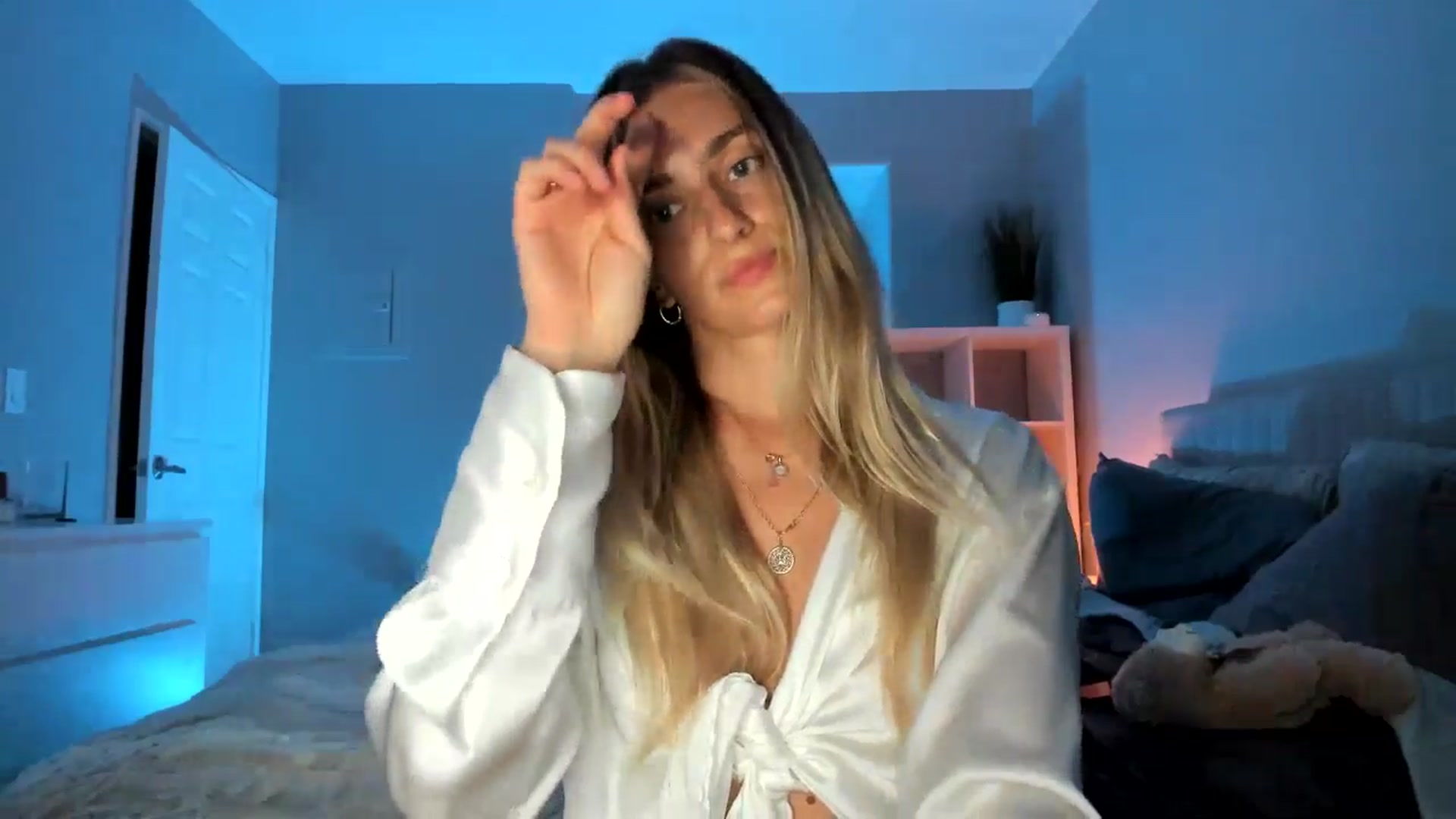 Gallery image thumbnail from Vodka_Queen's myfreecams stream on, 05/31/2025, 04:54 image 16 of 20