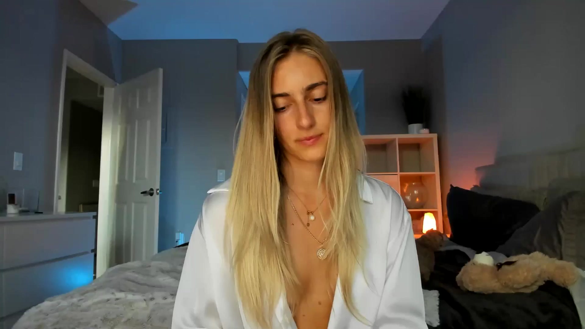 Gallery image thumbnail from Vodka_Queen's myfreecams stream on, 05/31/2025, 04:54 image 4 of 20