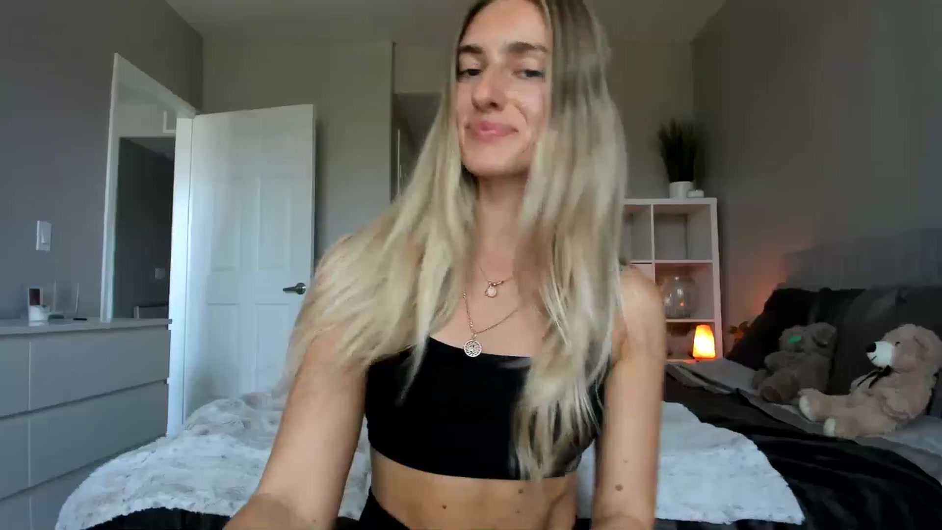 Gallery image thumbnail from Vodka_Queen's myfreecams stream on, 05/31/2025, 19:18 image 16 of 20