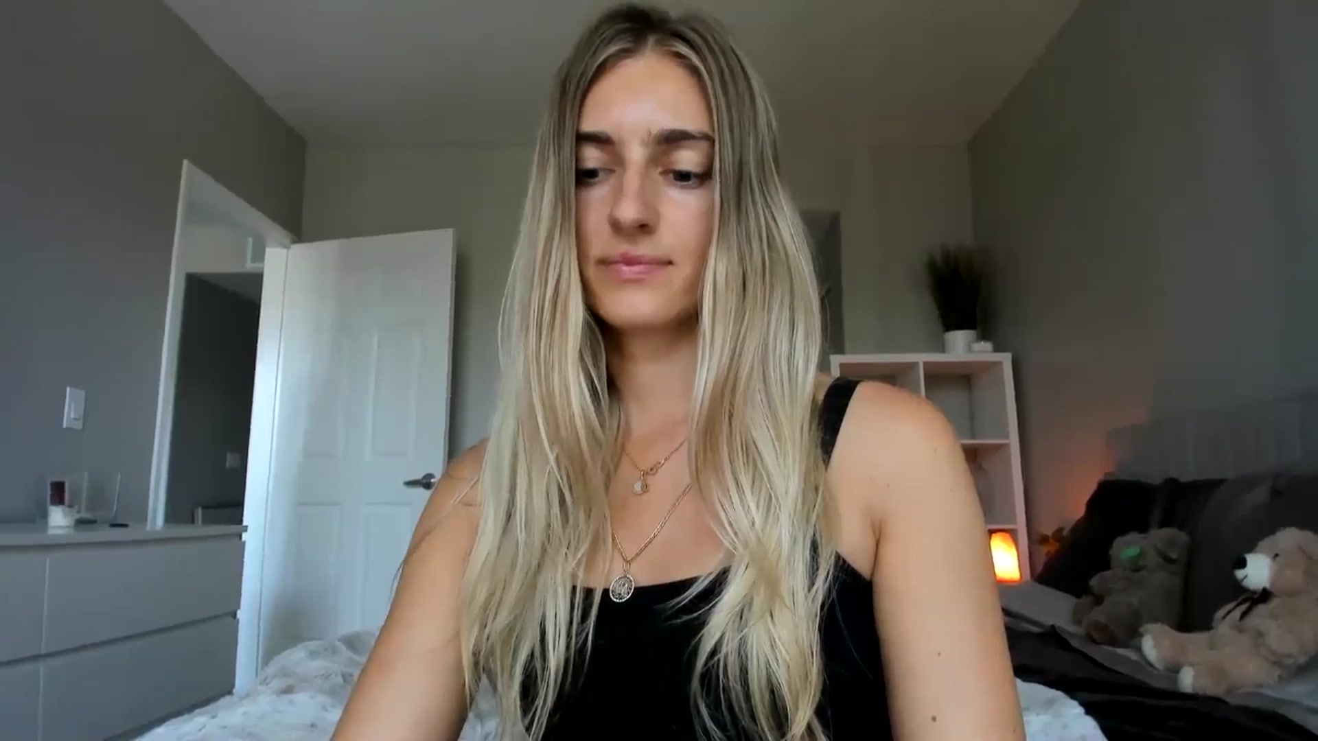 Gallery image thumbnail from Vodka_Queen's myfreecams stream on, 05/31/2025, 19:18 image 15 of 20