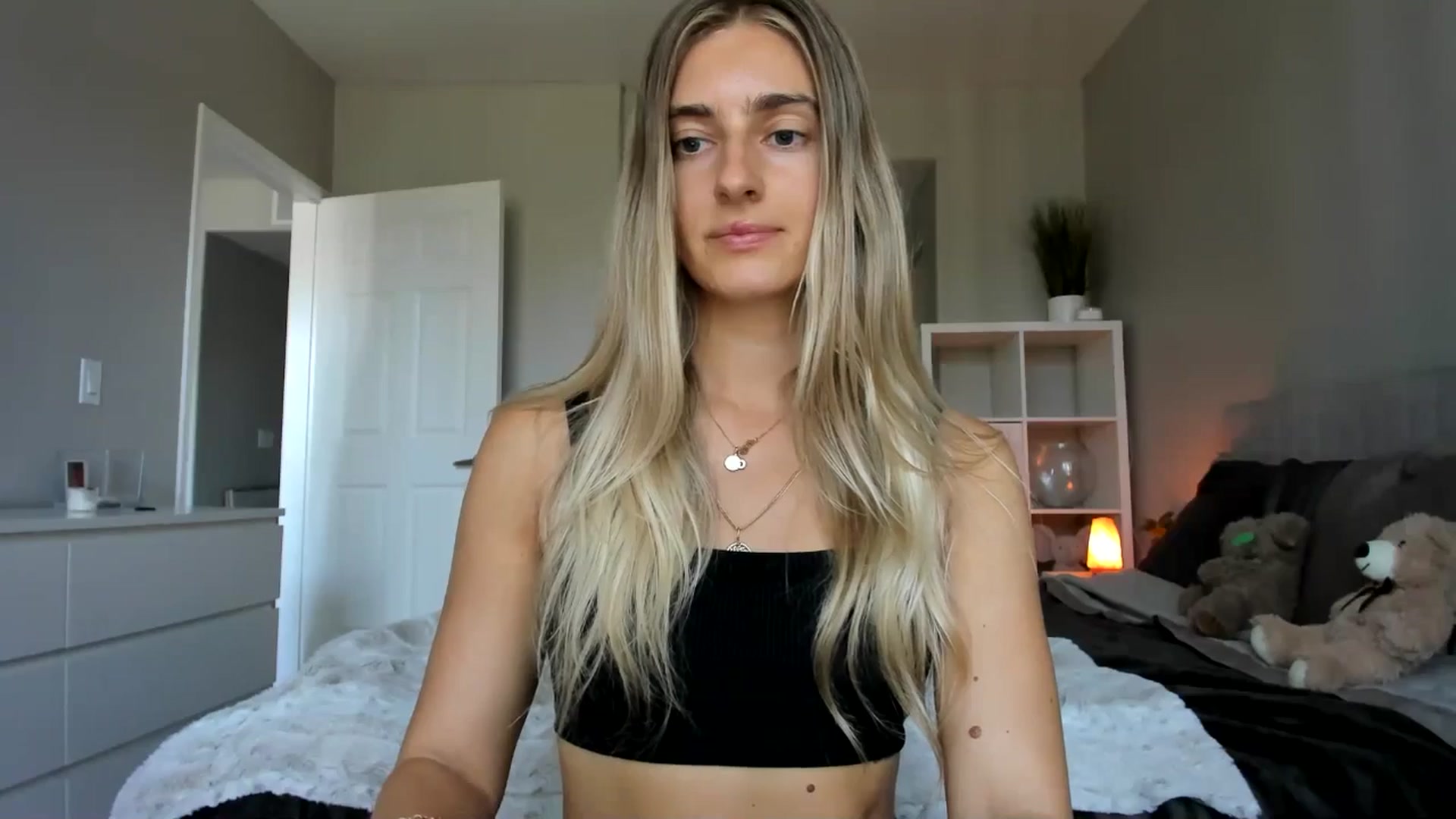 Gallery image thumbnail from Vodka_Queen's myfreecams stream on, 05/31/2025, 19:18 image 6 of 20