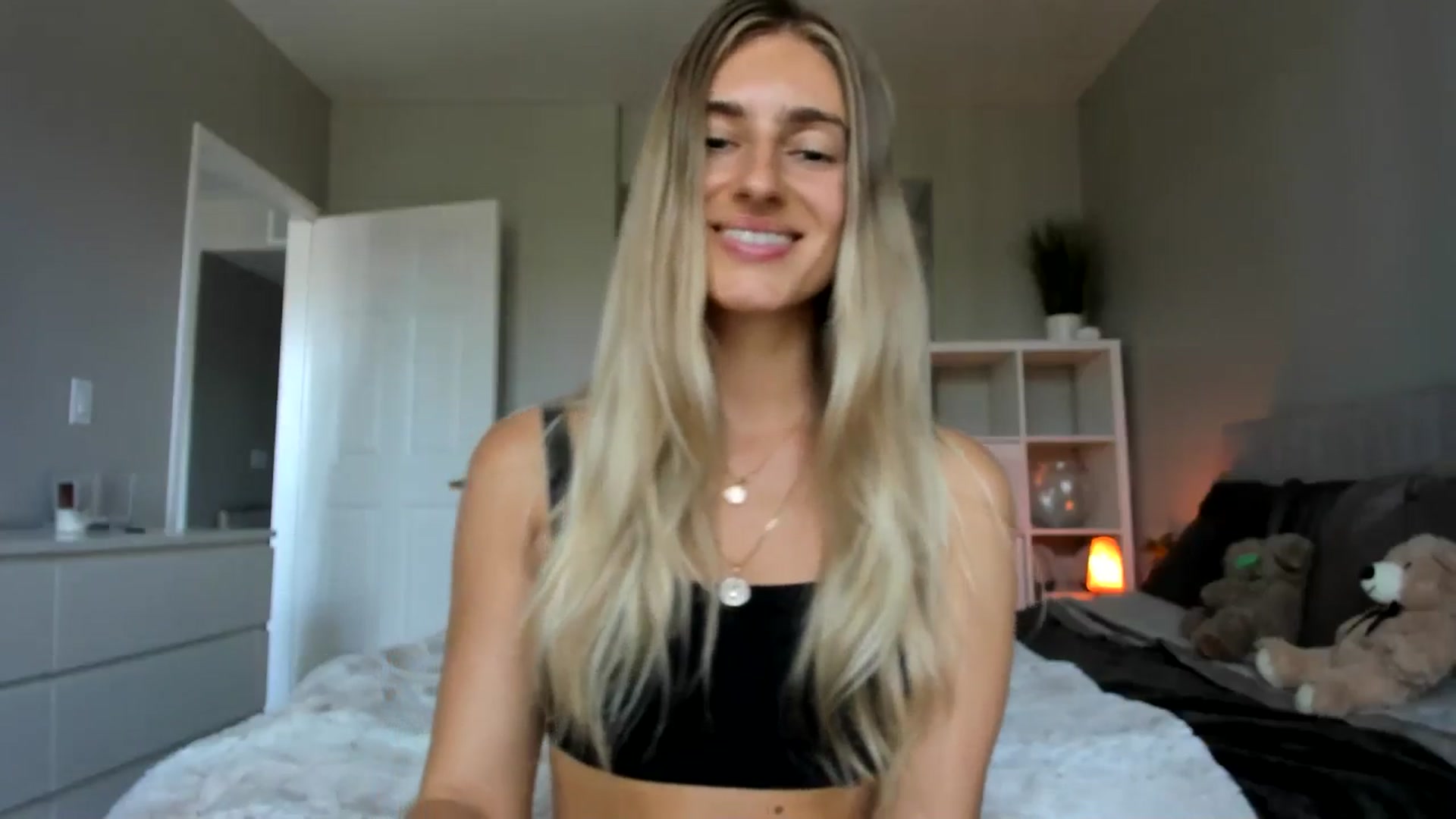 Gallery image thumbnail from Vodka_Queen's myfreecams stream on, 05/31/2025, 19:18 image 17 of 20