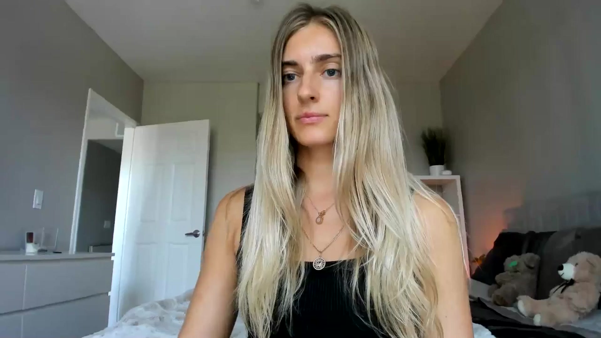 Gallery image thumbnail from Vodka_Queen's myfreecams stream on, 05/31/2025, 19:18 image 13 of 20