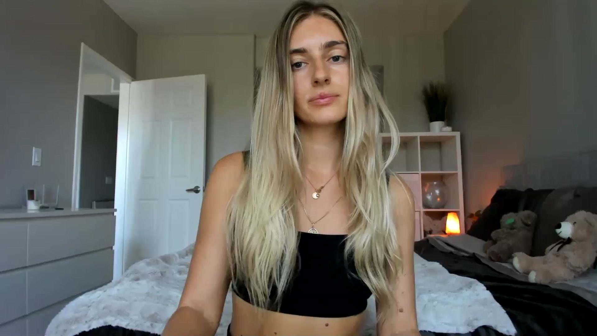 Gallery image thumbnail from Vodka_Queen's myfreecams stream on, 05/31/2025, 19:18 image 11 of 20