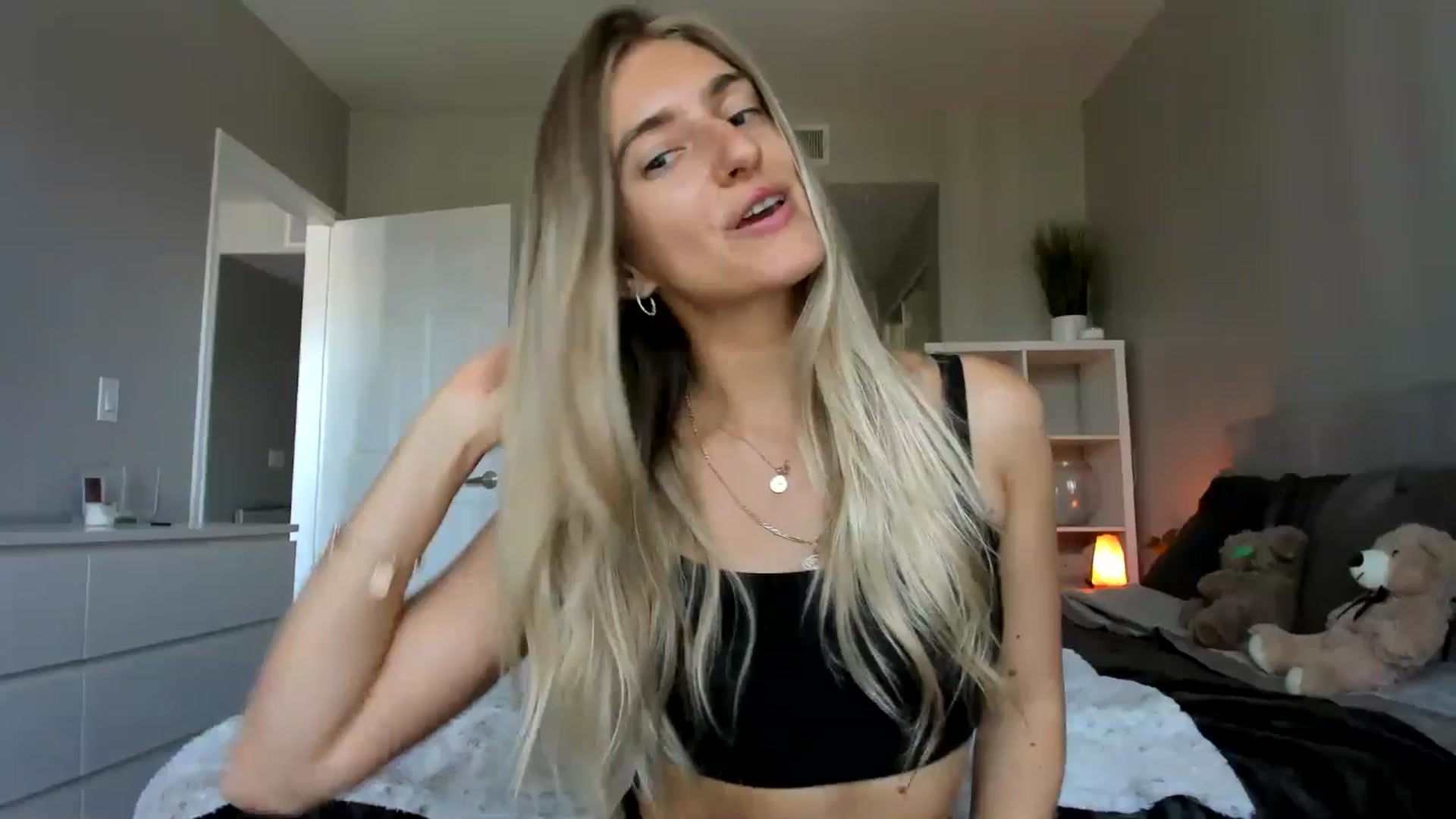 Gallery image thumbnail from Vodka_Queen's myfreecams stream on, 05/31/2025, 19:18 image 1 of 20