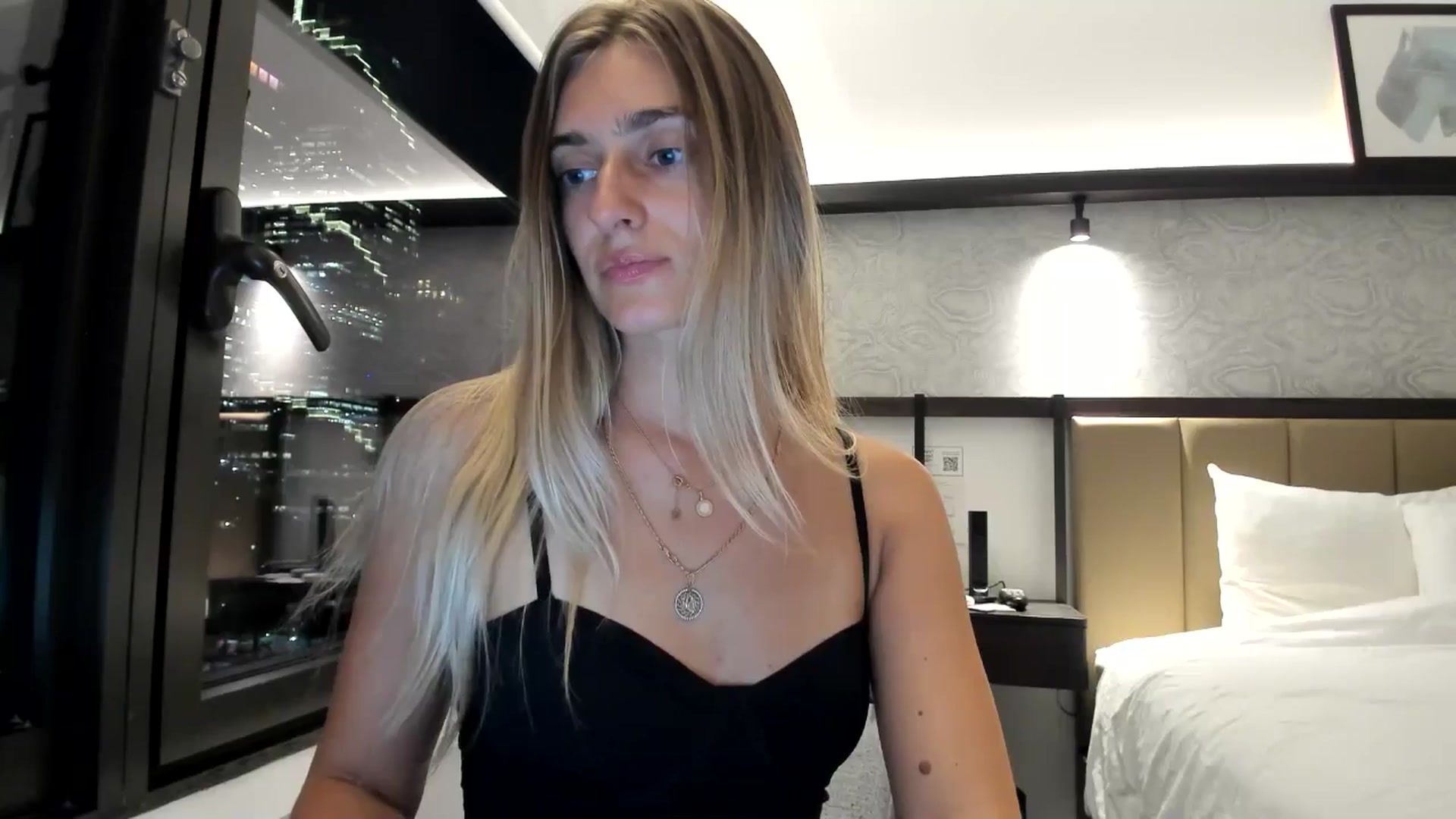Gallery image thumbnail from Vodka_Queen's myfreecams stream on, 06/03/2025, 06:01 image 18 of 20