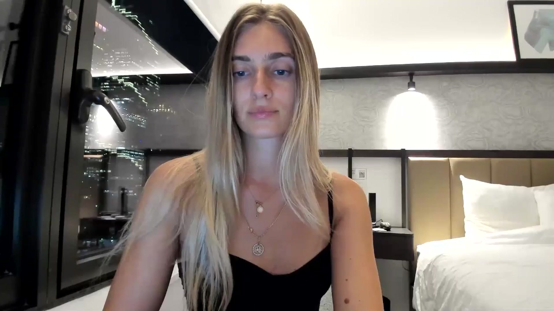 Gallery image thumbnail from Vodka_Queen's myfreecams stream on, 06/03/2025, 06:01 image 17 of 20