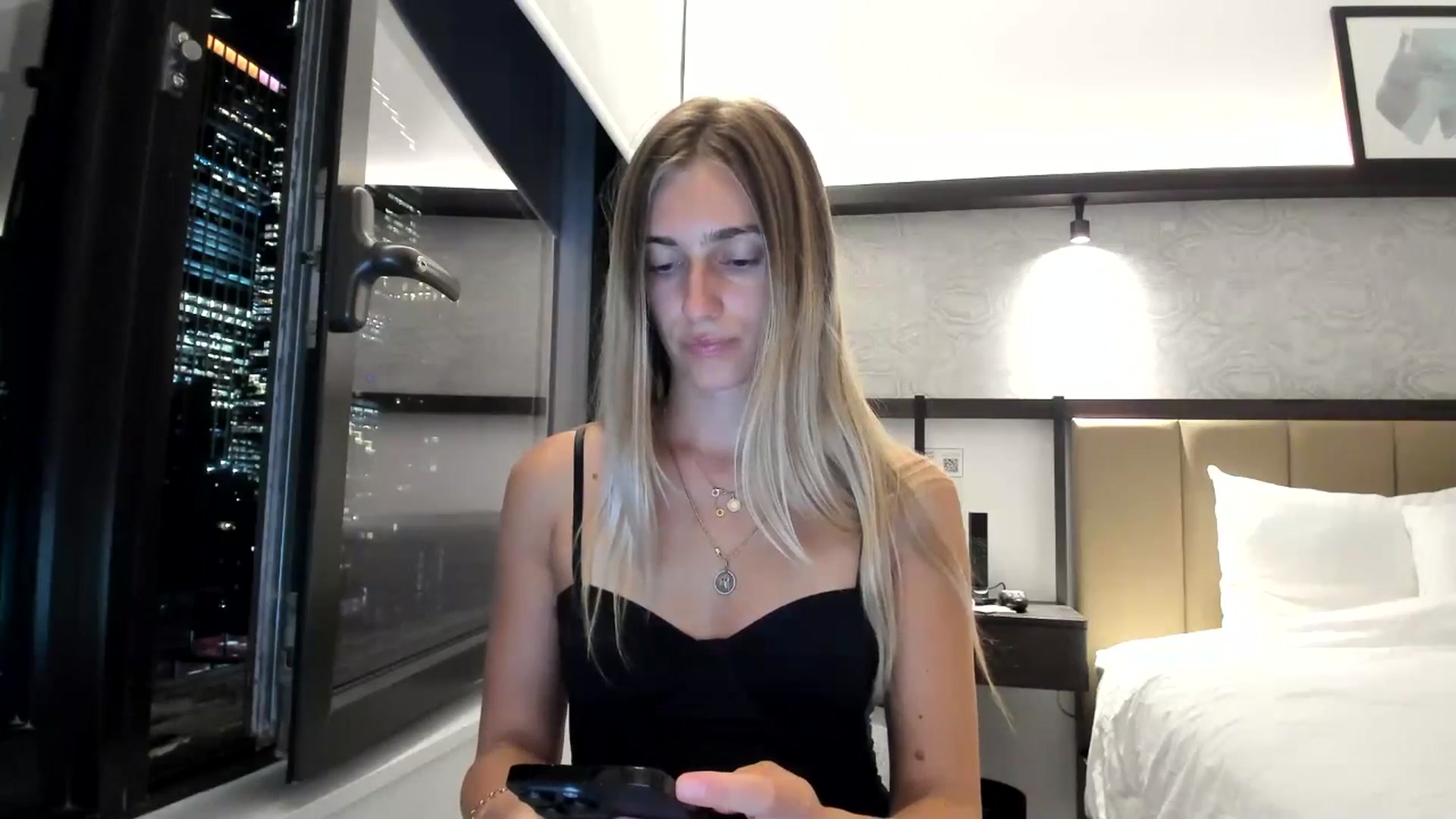 Gallery image thumbnail from Vodka_Queen's myfreecams stream on, 06/03/2025, 06:01 image 15 of 20