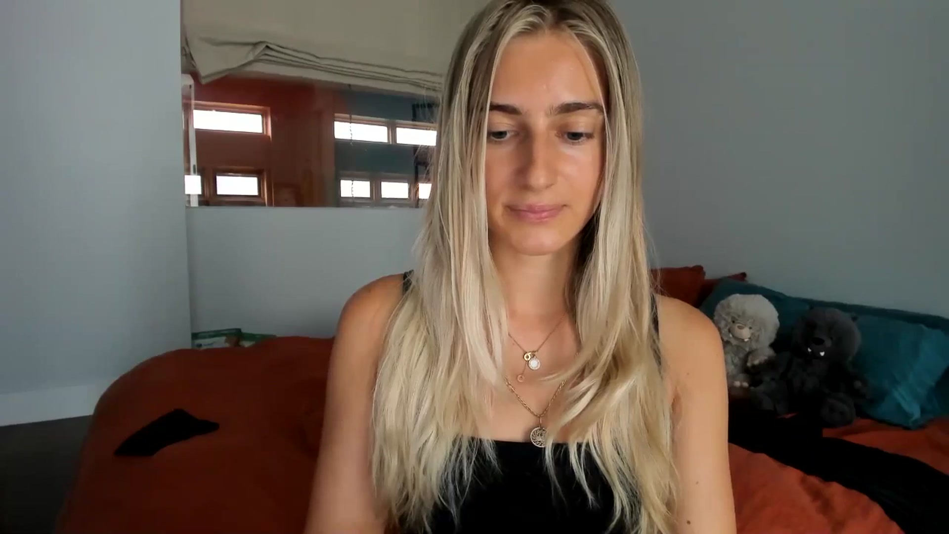 Gallery image thumbnail from Vodka_Queen's myfreecams stream on, 06/06/2025, 19:10 image 18 of 20
